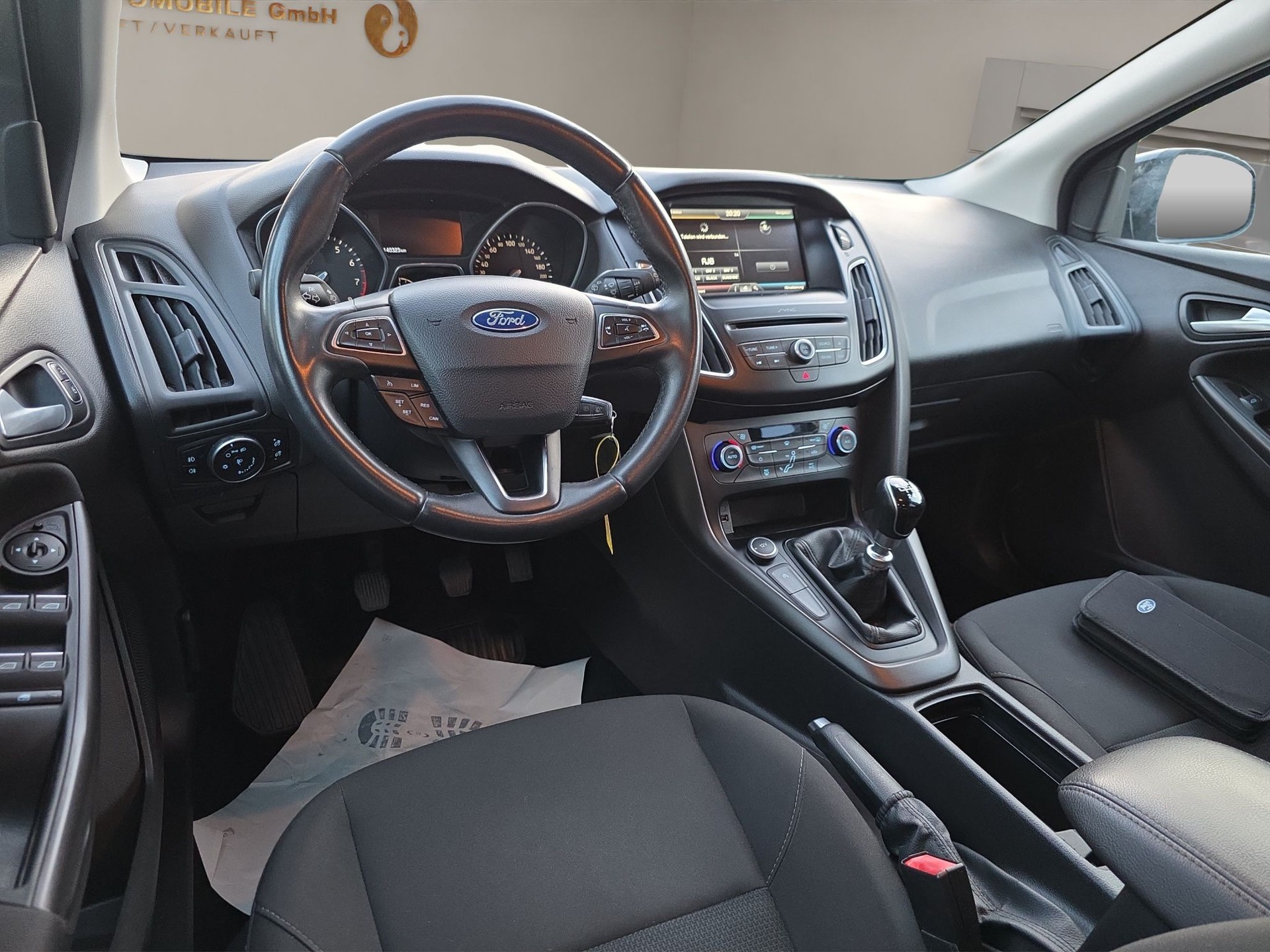 FORD Focus 1.0 SCTi Black Edition-image-9