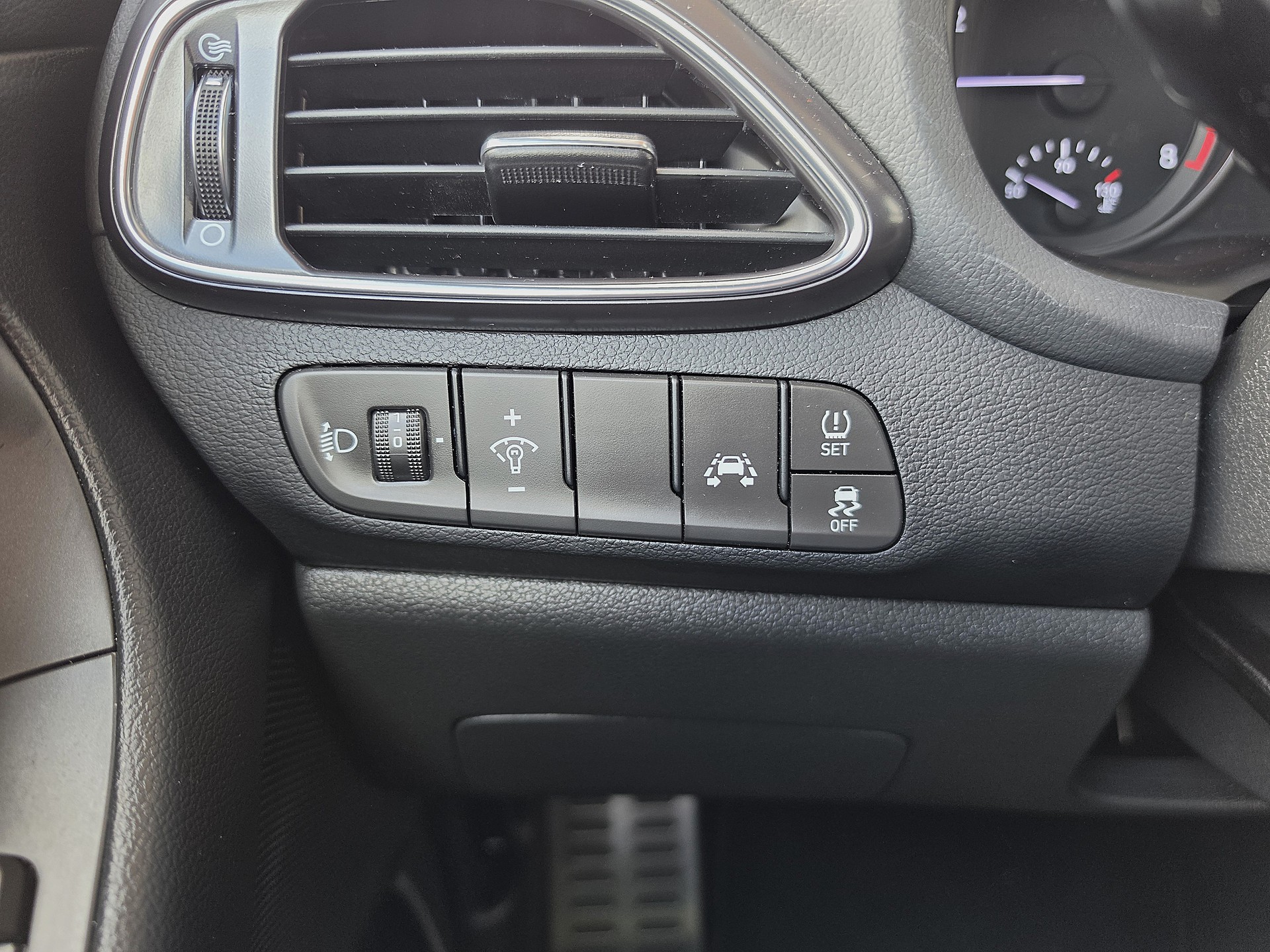 HYUNDAI i30 1.4 T-GDi N-Line DCT-image-18