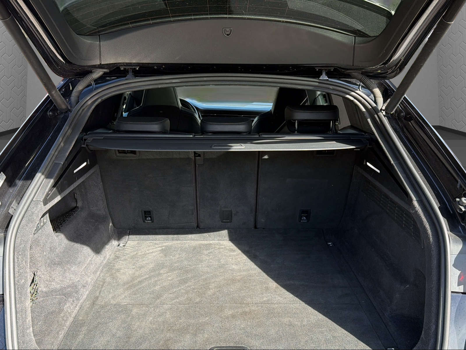 AUDI SQ8 50 TDI quattro tiptronic-image-9
