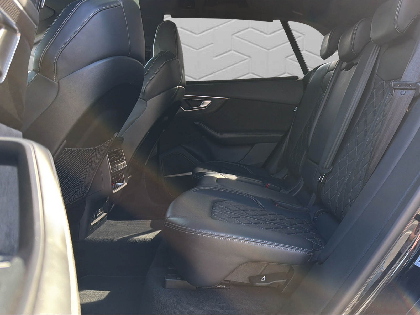 AUDI SQ8 50 TDI quattro tiptronic-image-15