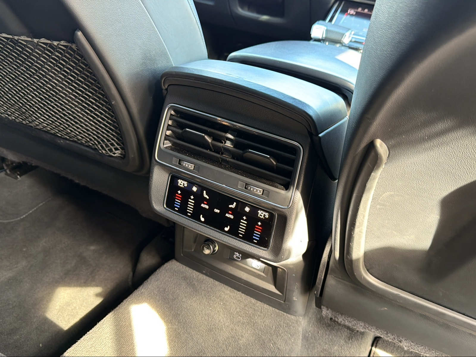 AUDI SQ8 50 TDI quattro tiptronic-image-16