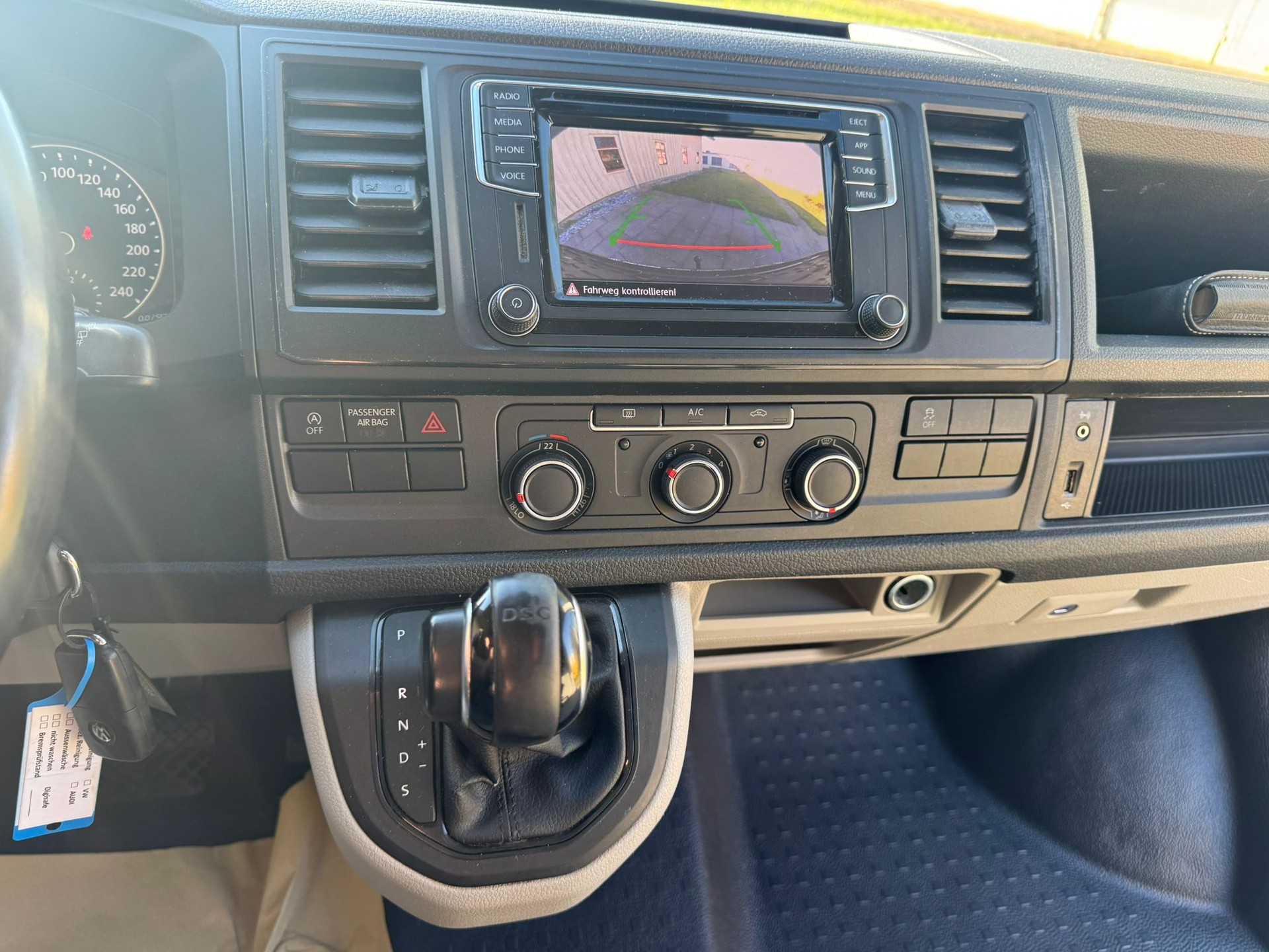 VW T6 2.0 TDI 4Motion DSG-image-12