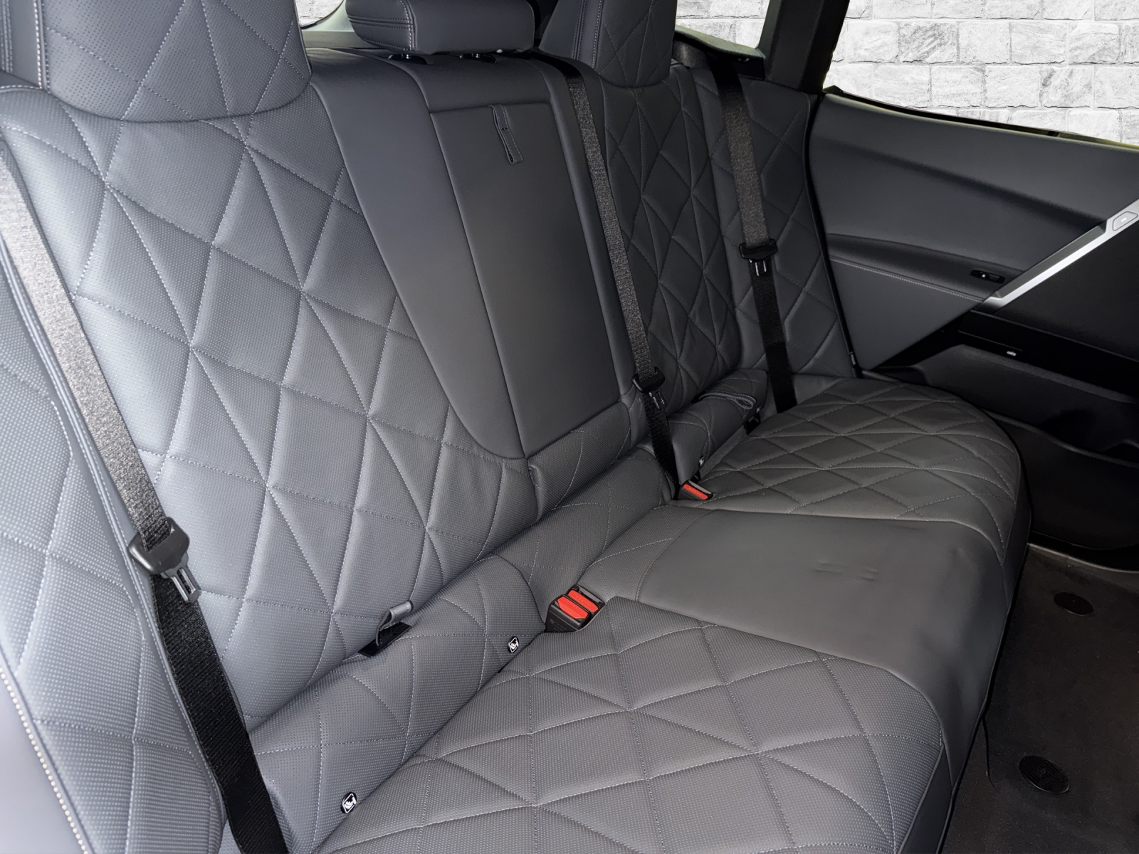 BMW iX xDrive60 M Sport-image-18