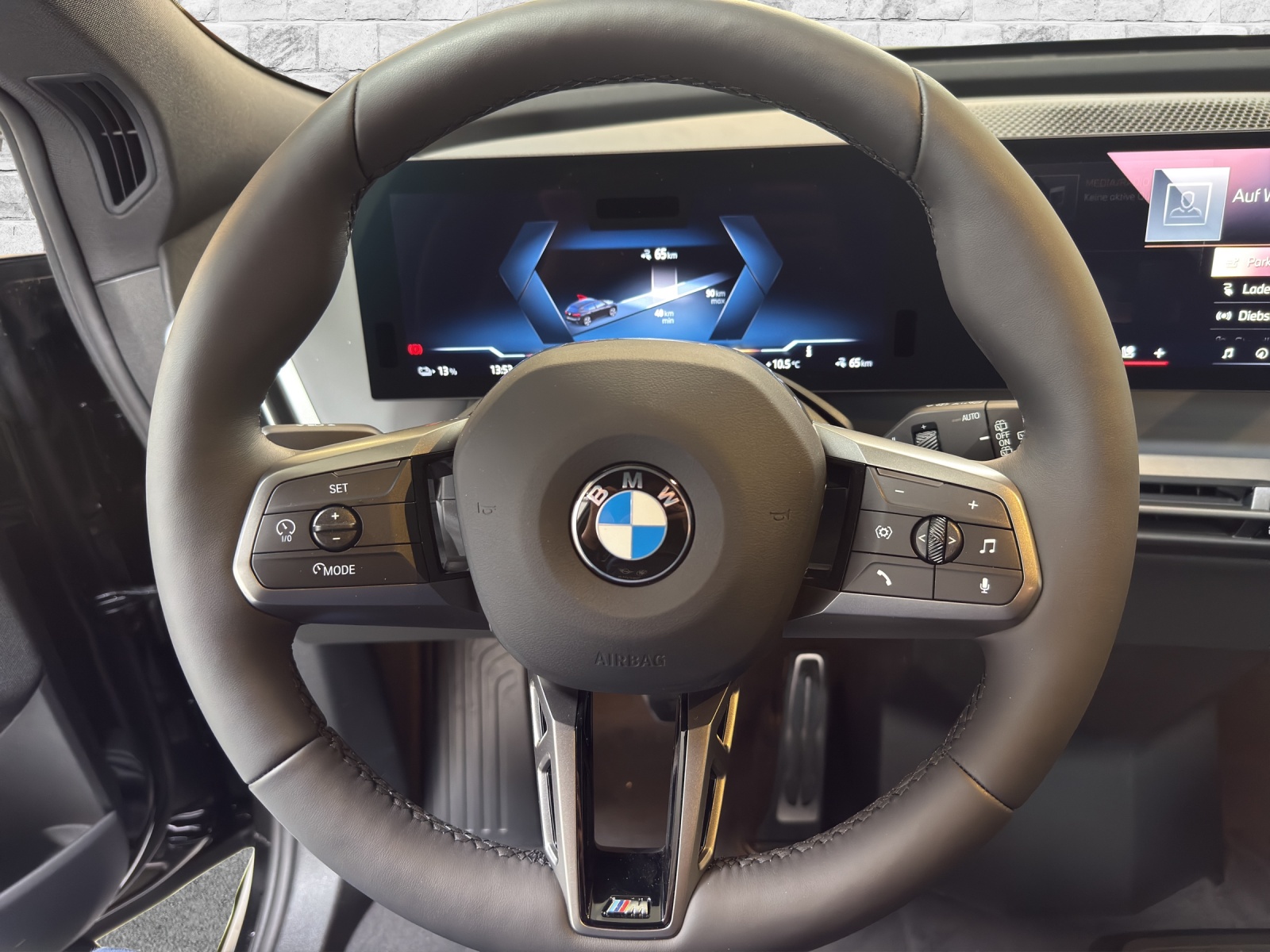 BMW iX xDrive60 M Sport-image-12