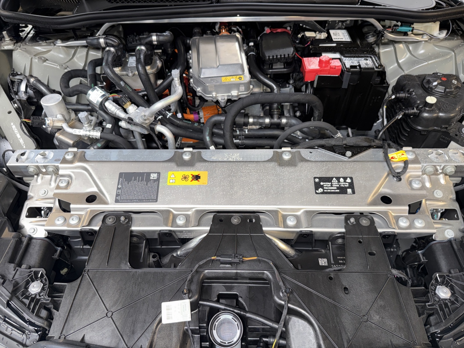 BMW iX xDrive60 M Sport-image-23