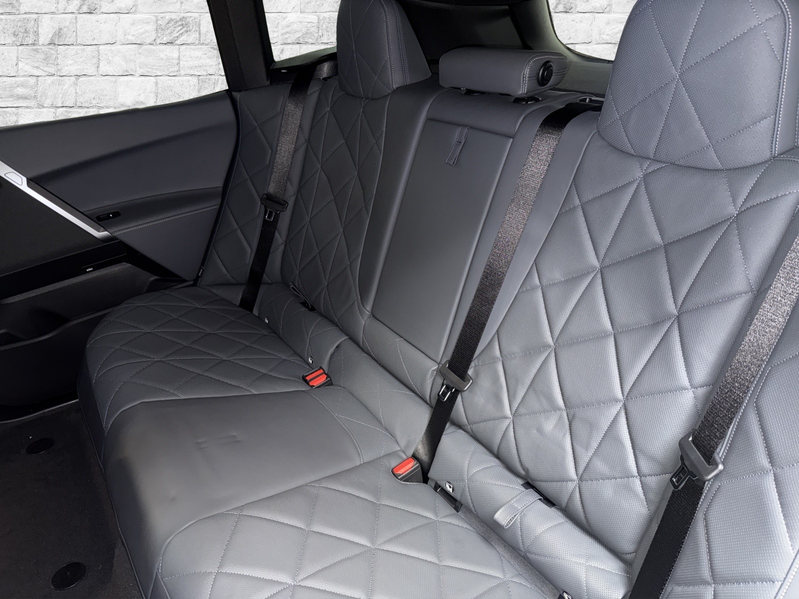 BMW iX xDrive60 M Sport-image-15