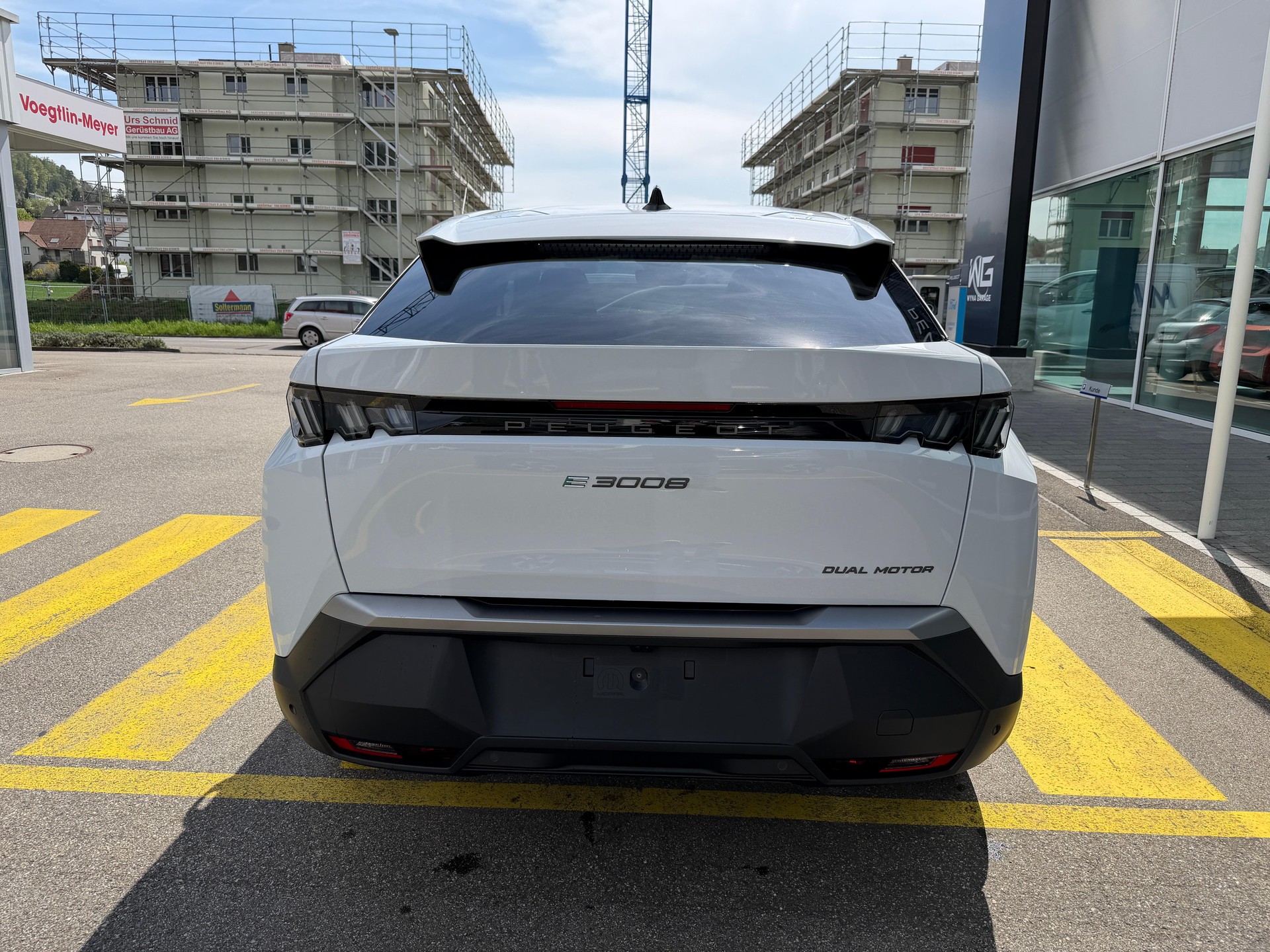 PEUGEOT 3008 e-Allure AWD-image-2