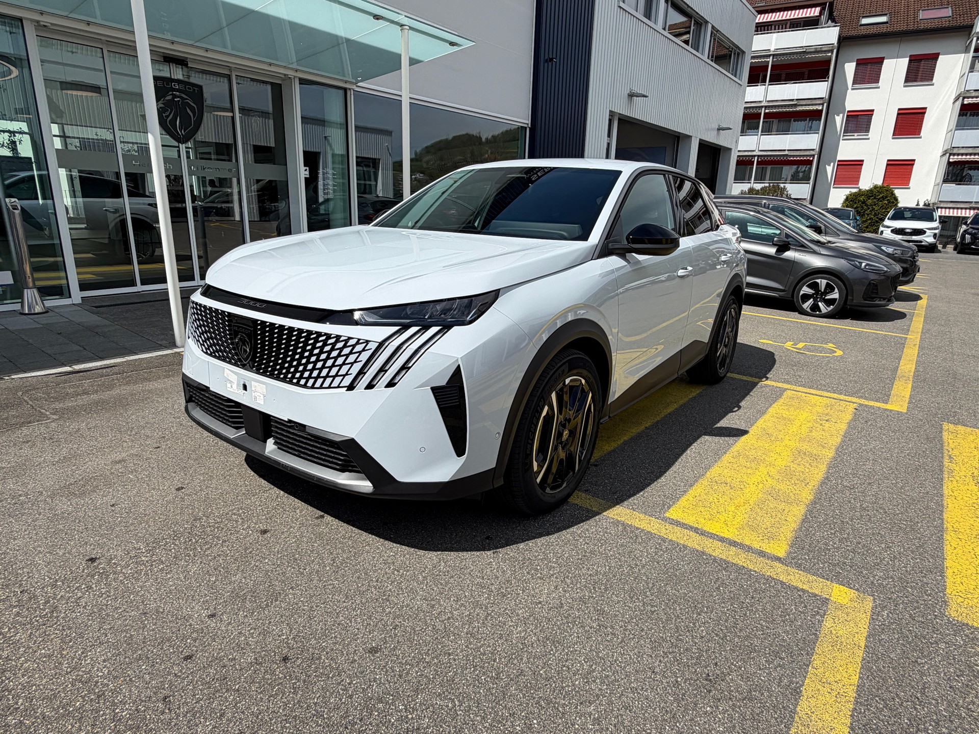 PEUGEOT 3008 e-Allure AWD-image-7