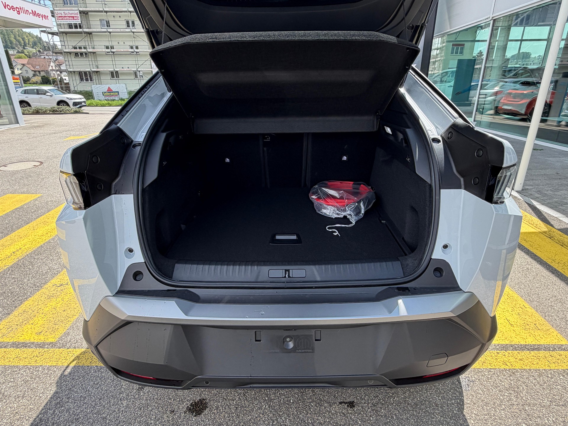 PEUGEOT 3008 e-Allure AWD-image-12