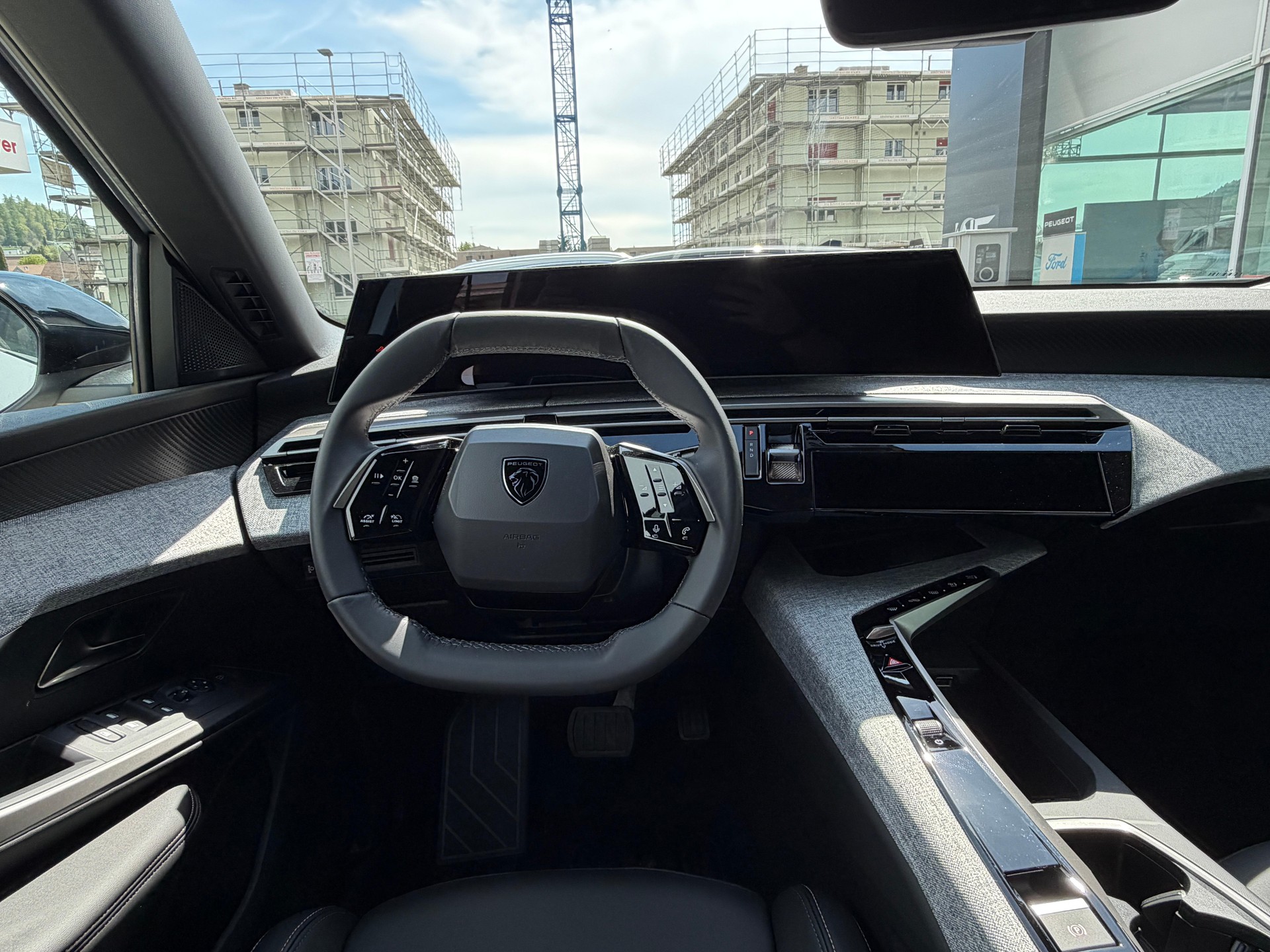 PEUGEOT 3008 e-Allure AWD-image-10
