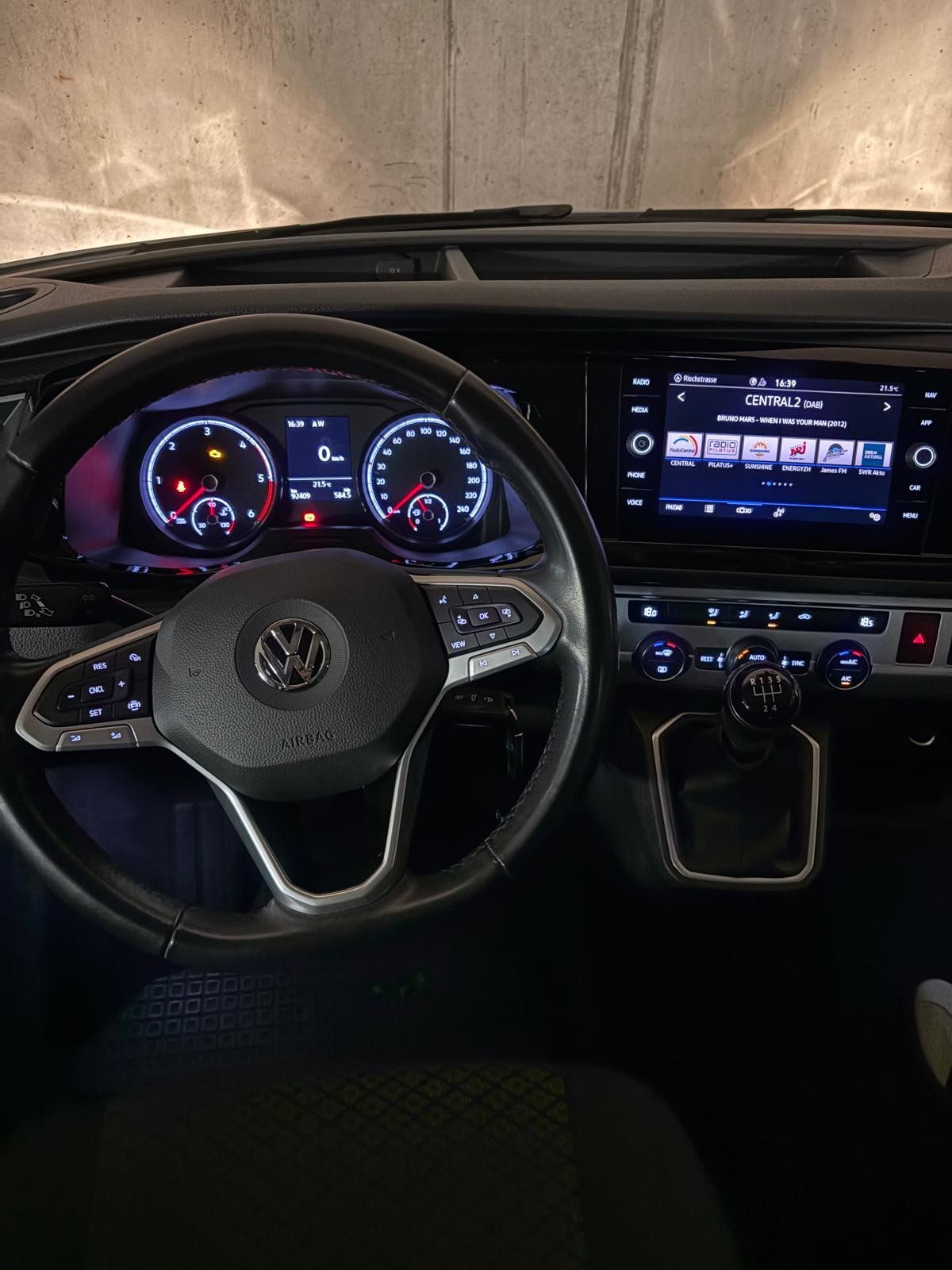 VW T6.1 Multivan 2.0 TDI Trendline-image-5