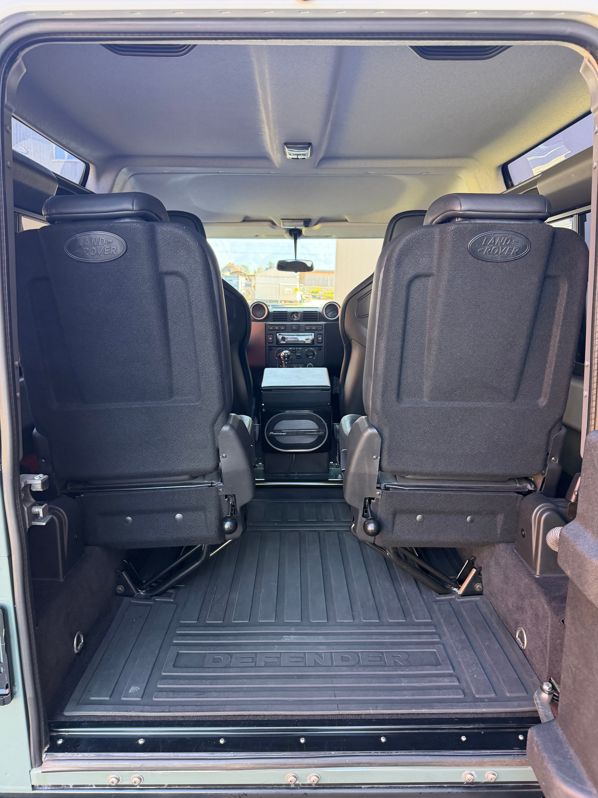 LAND ROVER Defender 90 TD4 RECARO Special-image-7