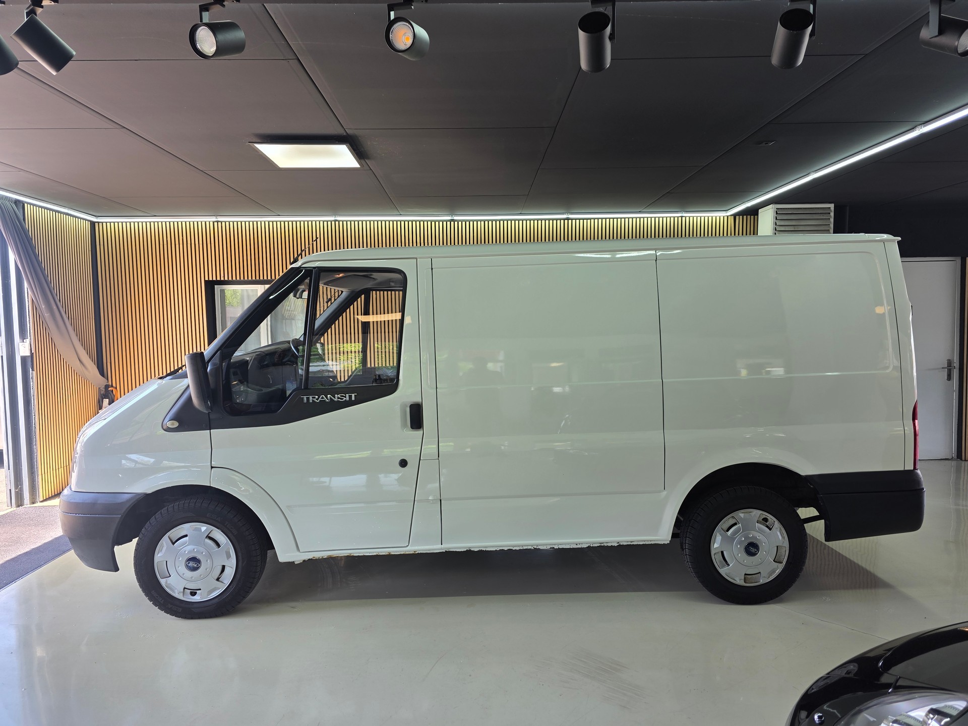 FORD Transit 2.2TDCi 260S Level 3-showroom-element-2