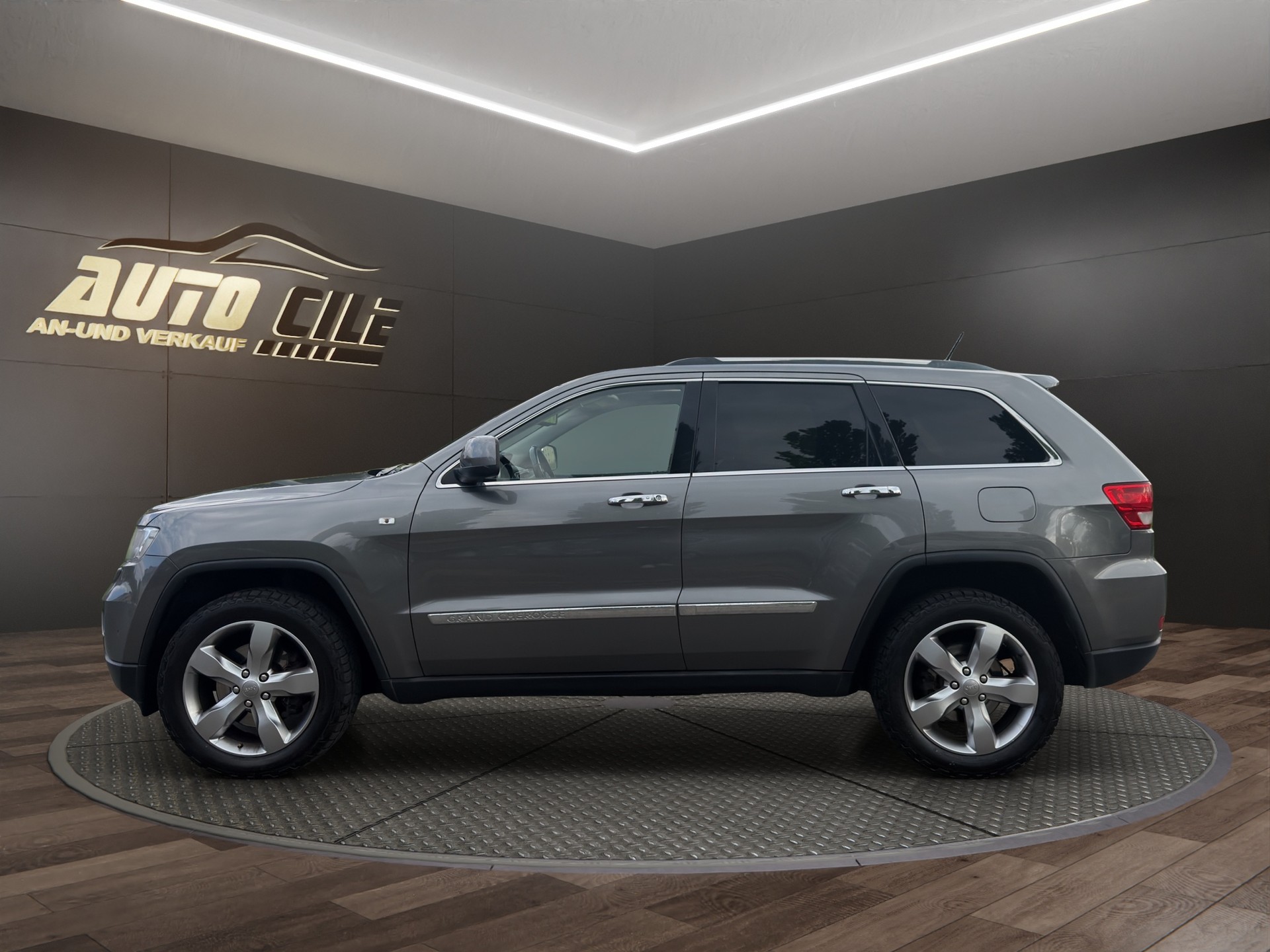 JEEP Grand Cherokee 3.0 CRD Overland Automatic-image-3