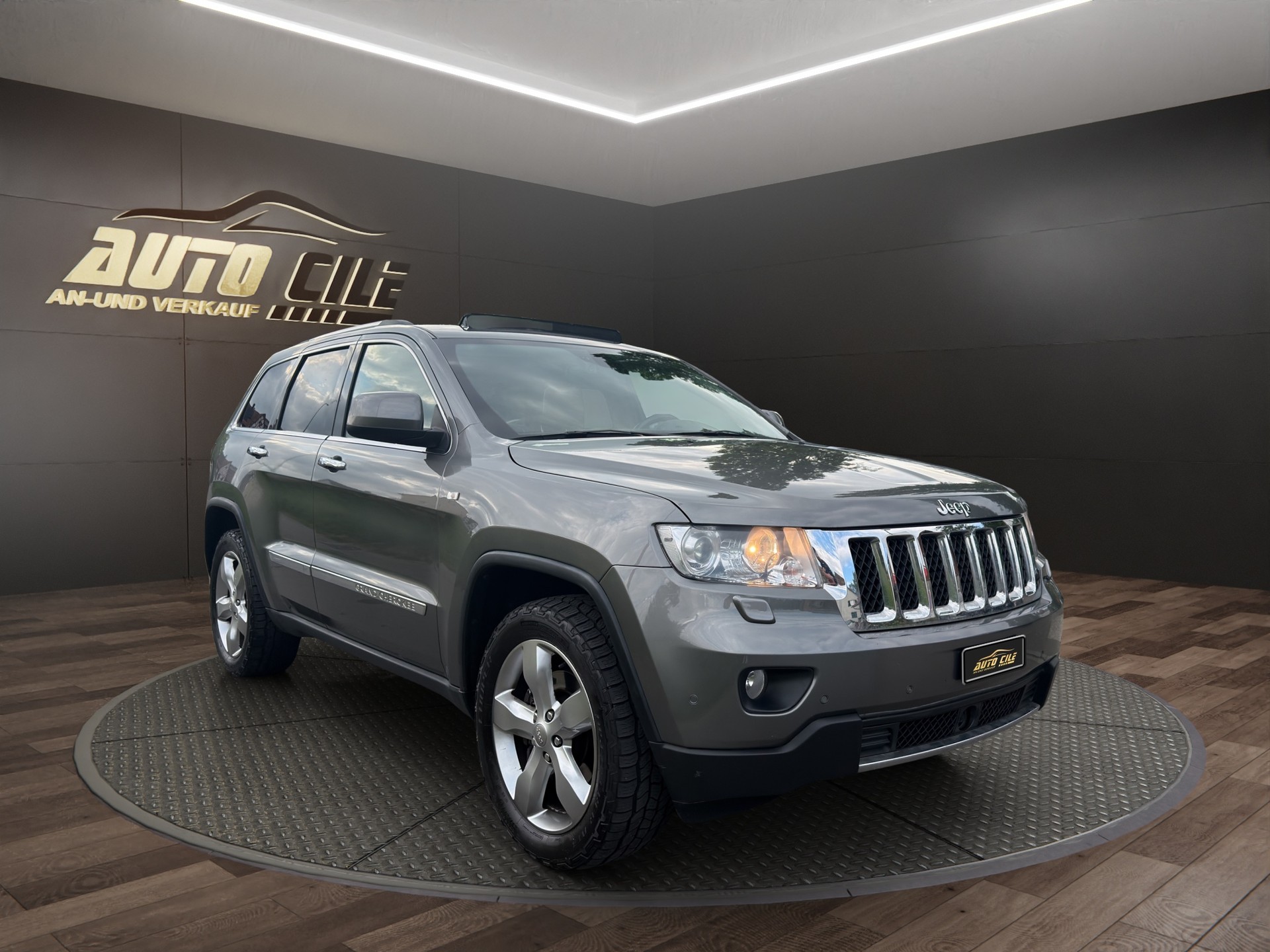 JEEP Grand Cherokee 3.0 CRD Overland Automatic-image-2
