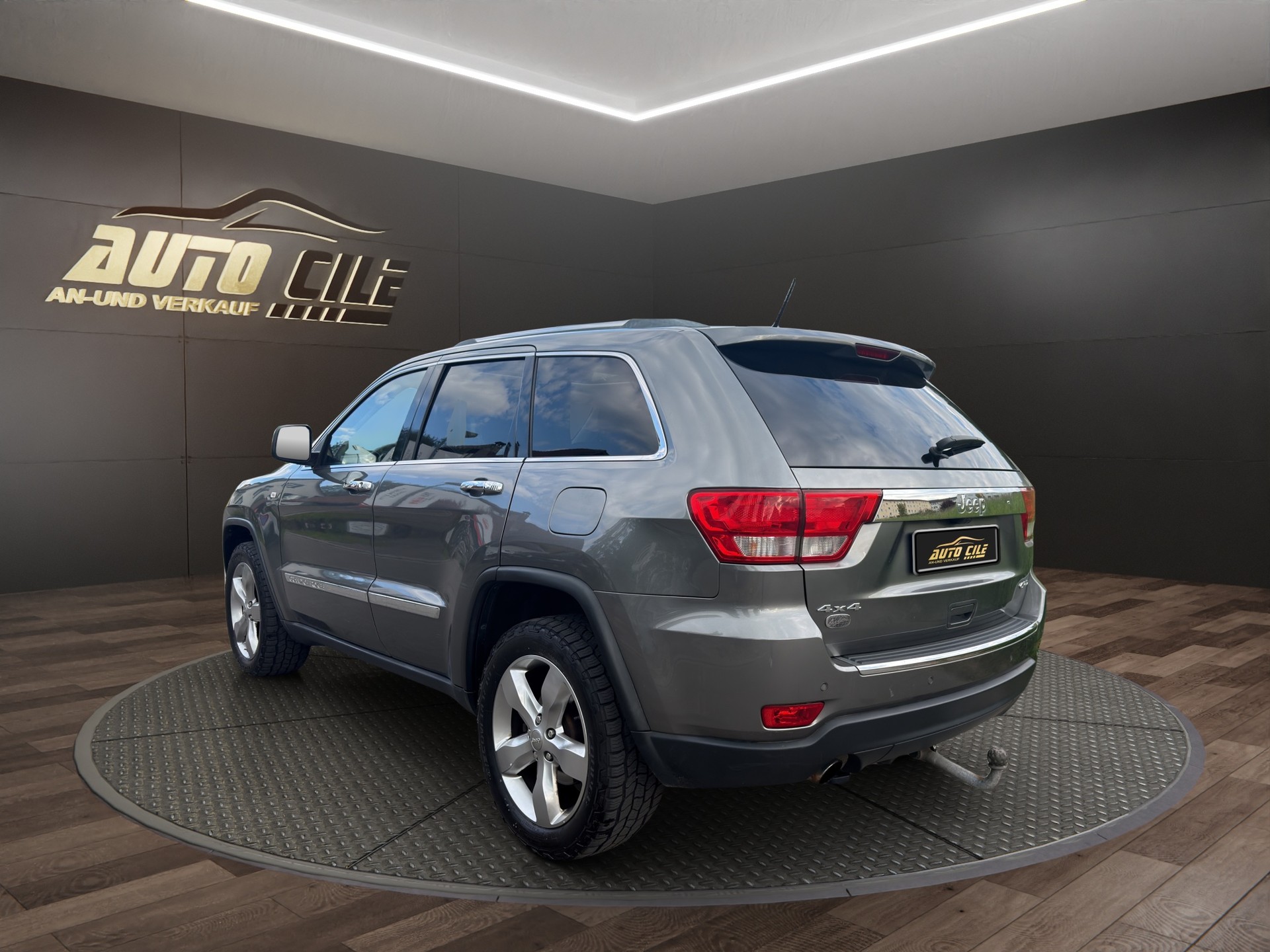 JEEP Grand Cherokee 3.0 CRD Overland Automatic-image-4