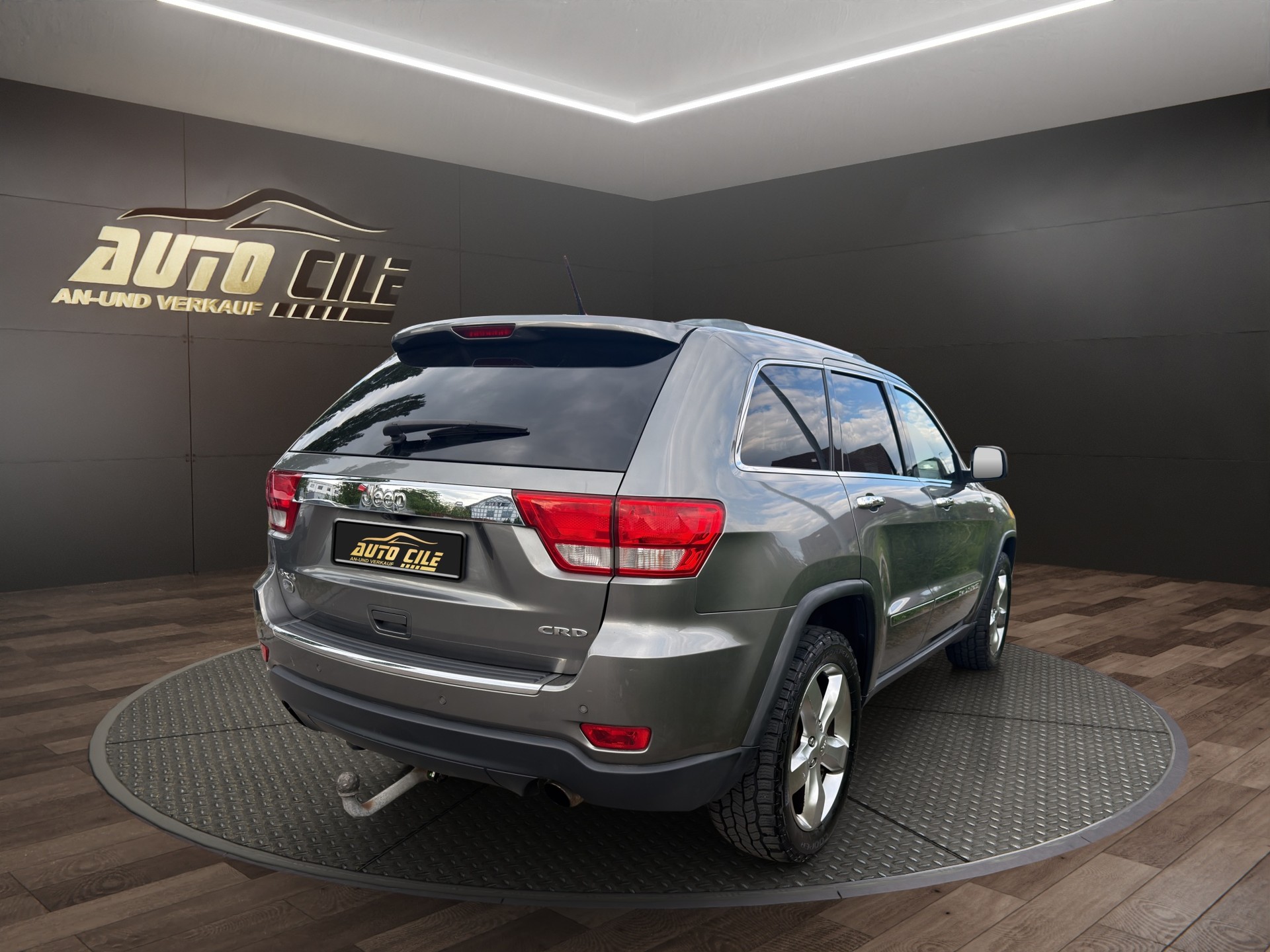 JEEP Grand Cherokee 3.0 CRD Overland Automatic-image-6