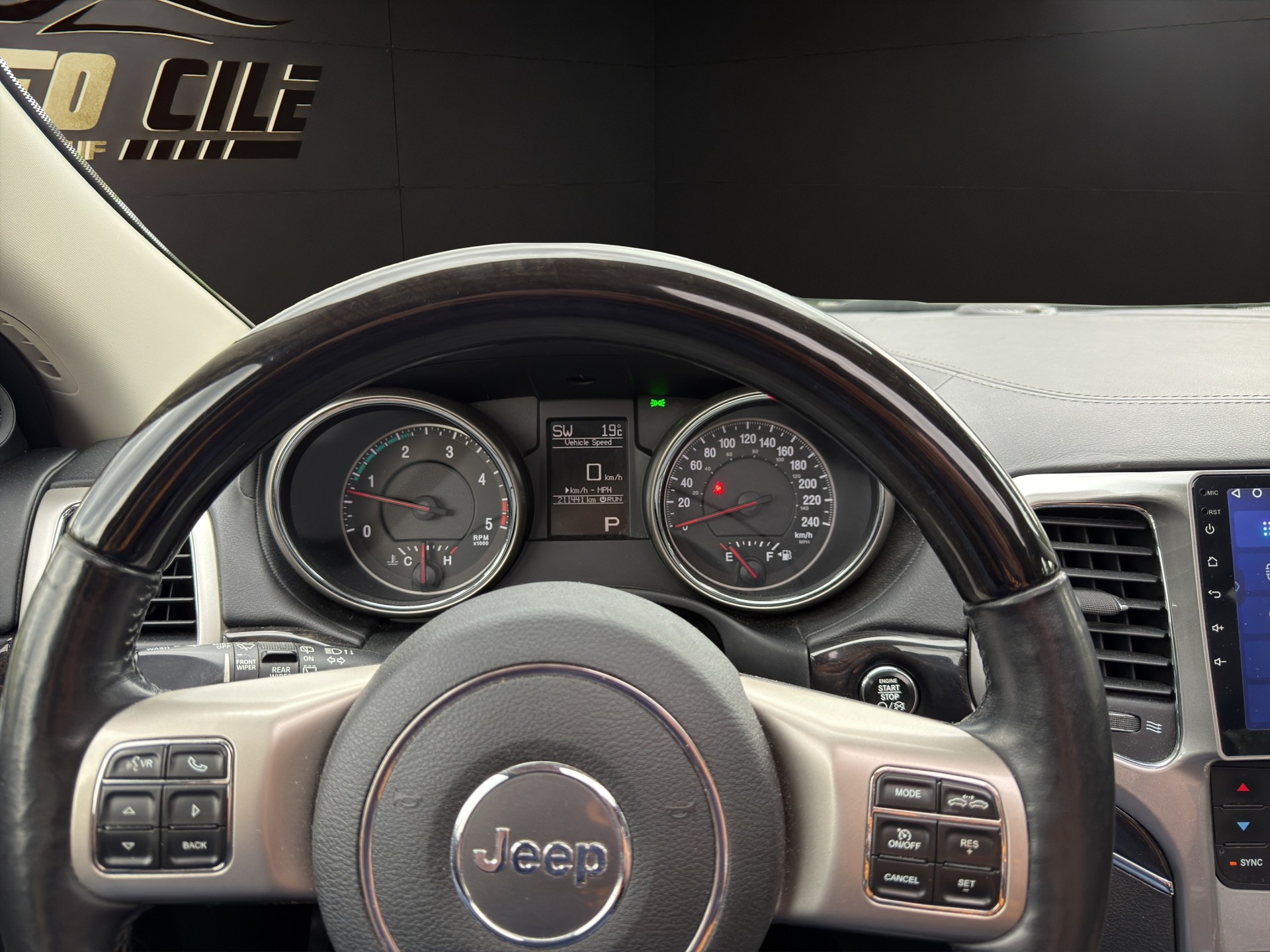 JEEP Grand Cherokee 3.0 CRD Overland Automatic-image-10