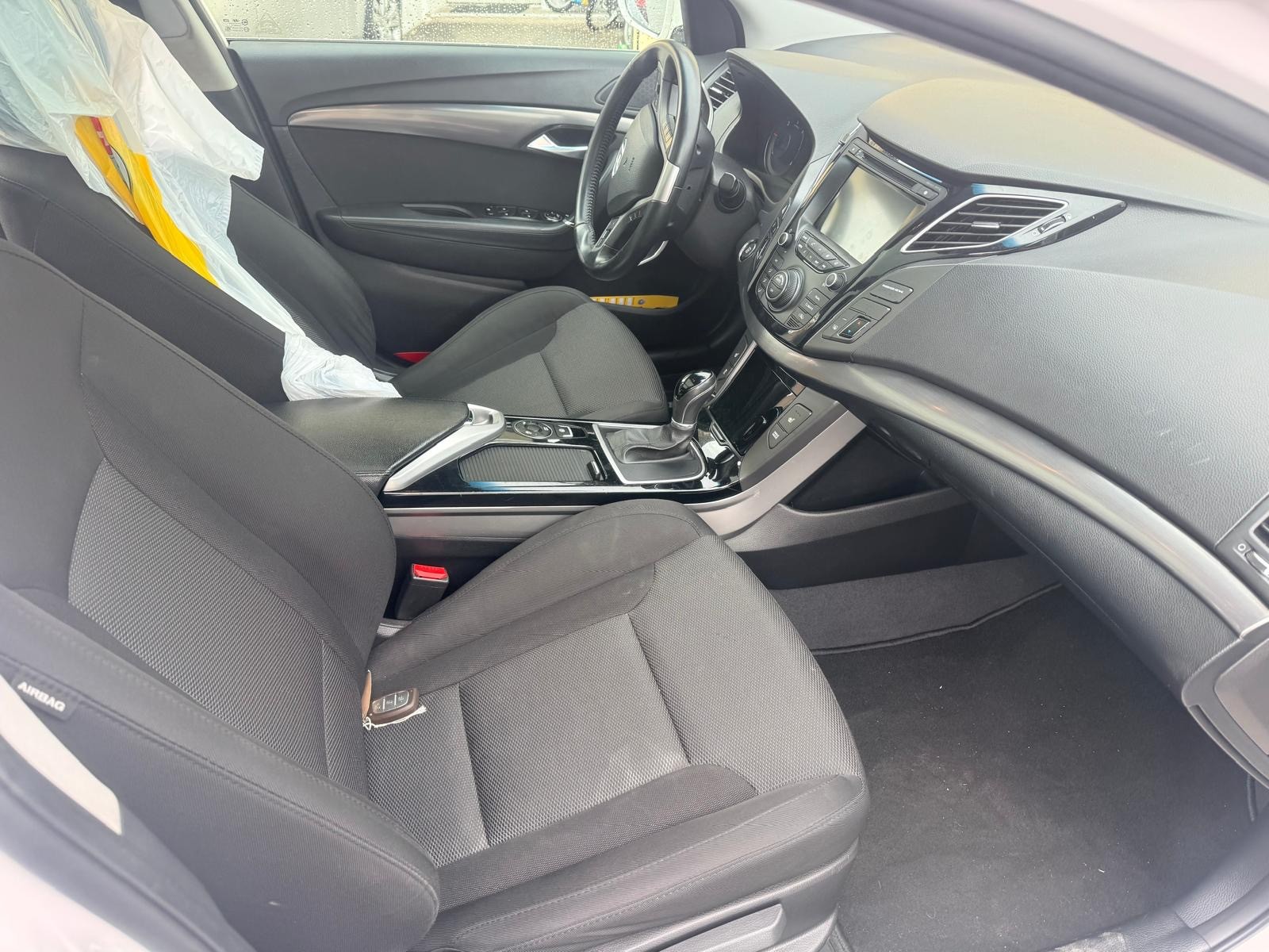 HYUNDAI i40 Wagon 1.7 CRDI Style Automatic-image-12