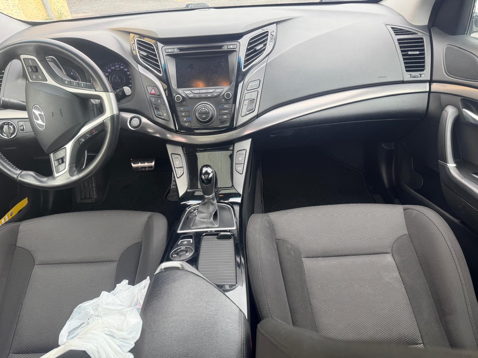 HYUNDAI i40 Wagon 1.7 CRDI Style Automatic-image-14