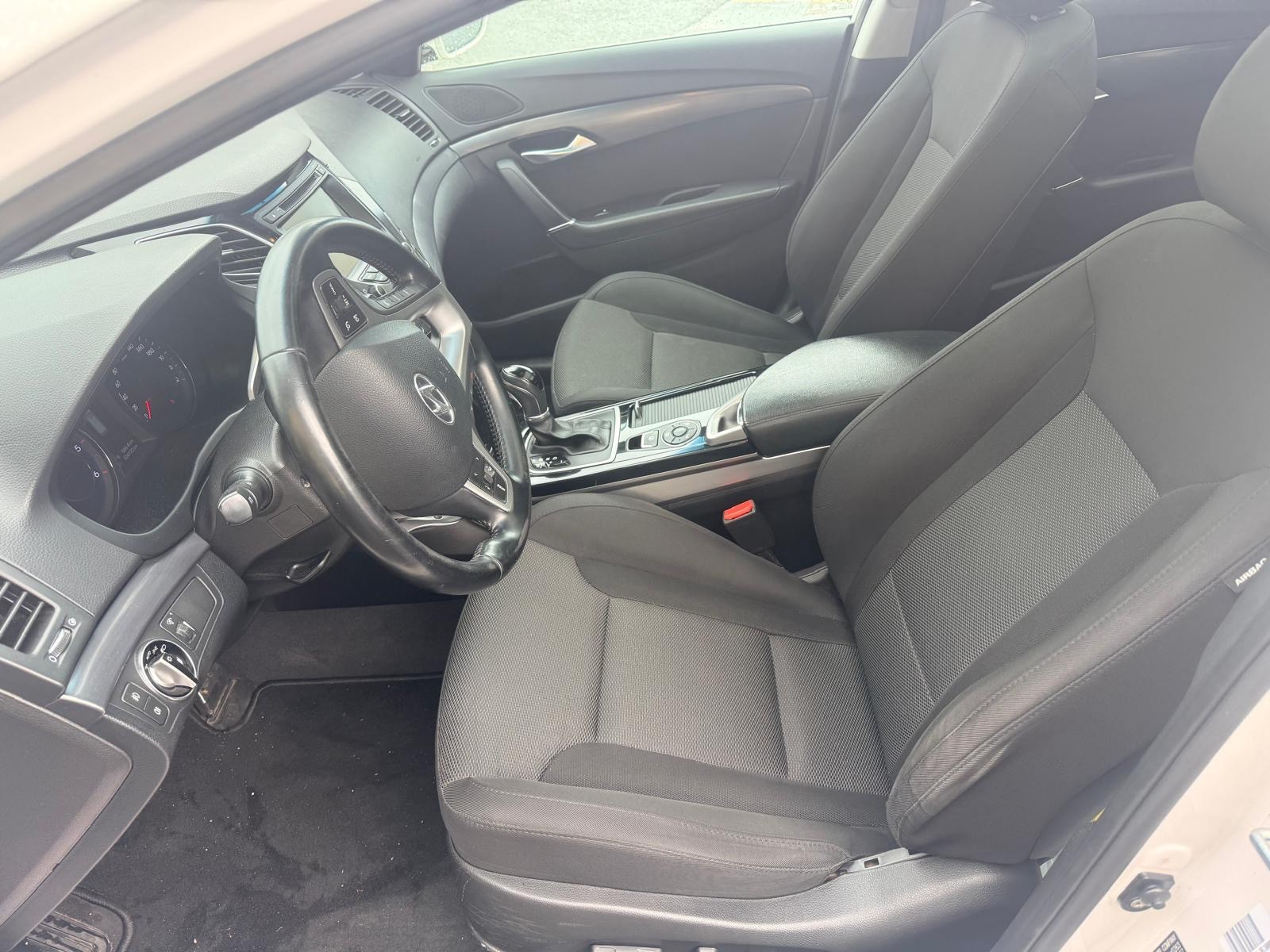 HYUNDAI i40 Wagon 1.7 CRDI Style Automatic-image-15