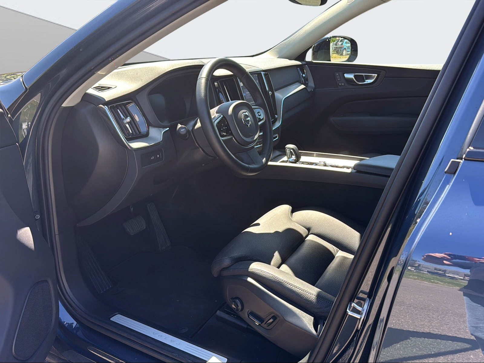 VOLVO XC60 2.0 T6 TE Plus Dark eAWD-image-9