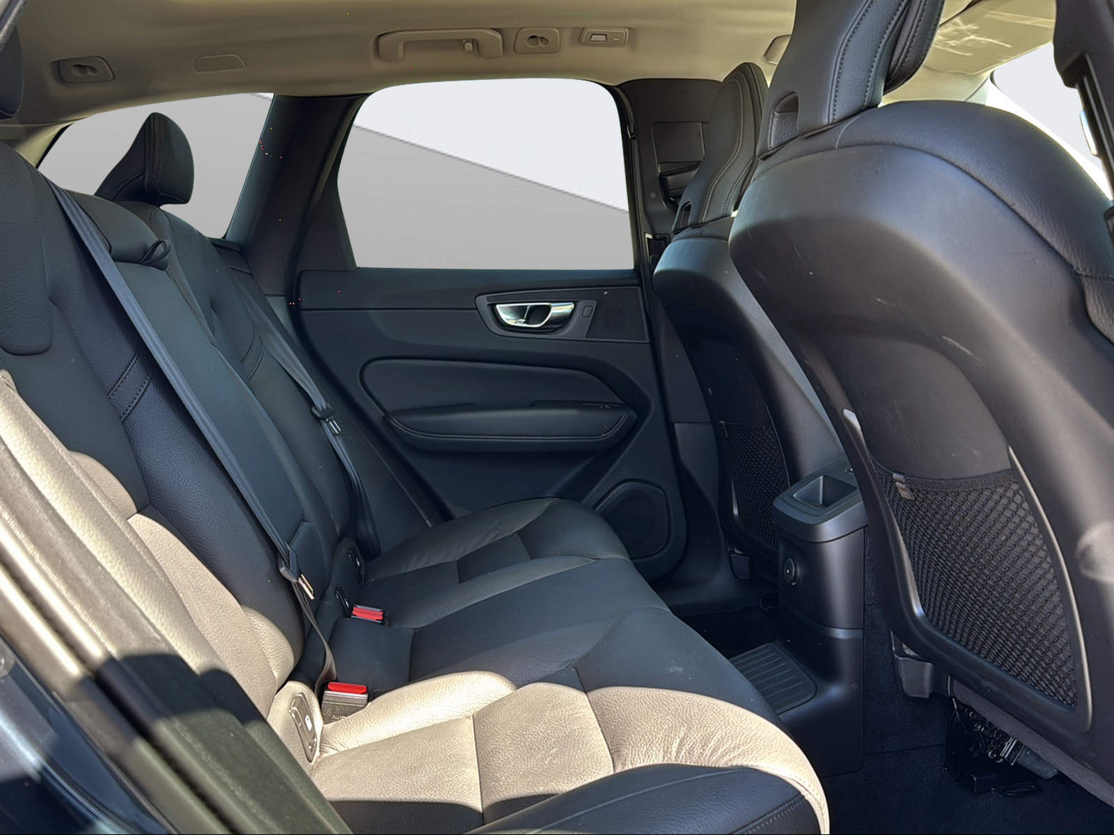 VOLVO XC60 2.0 T6 TE Plus Dark eAWD-image-10
