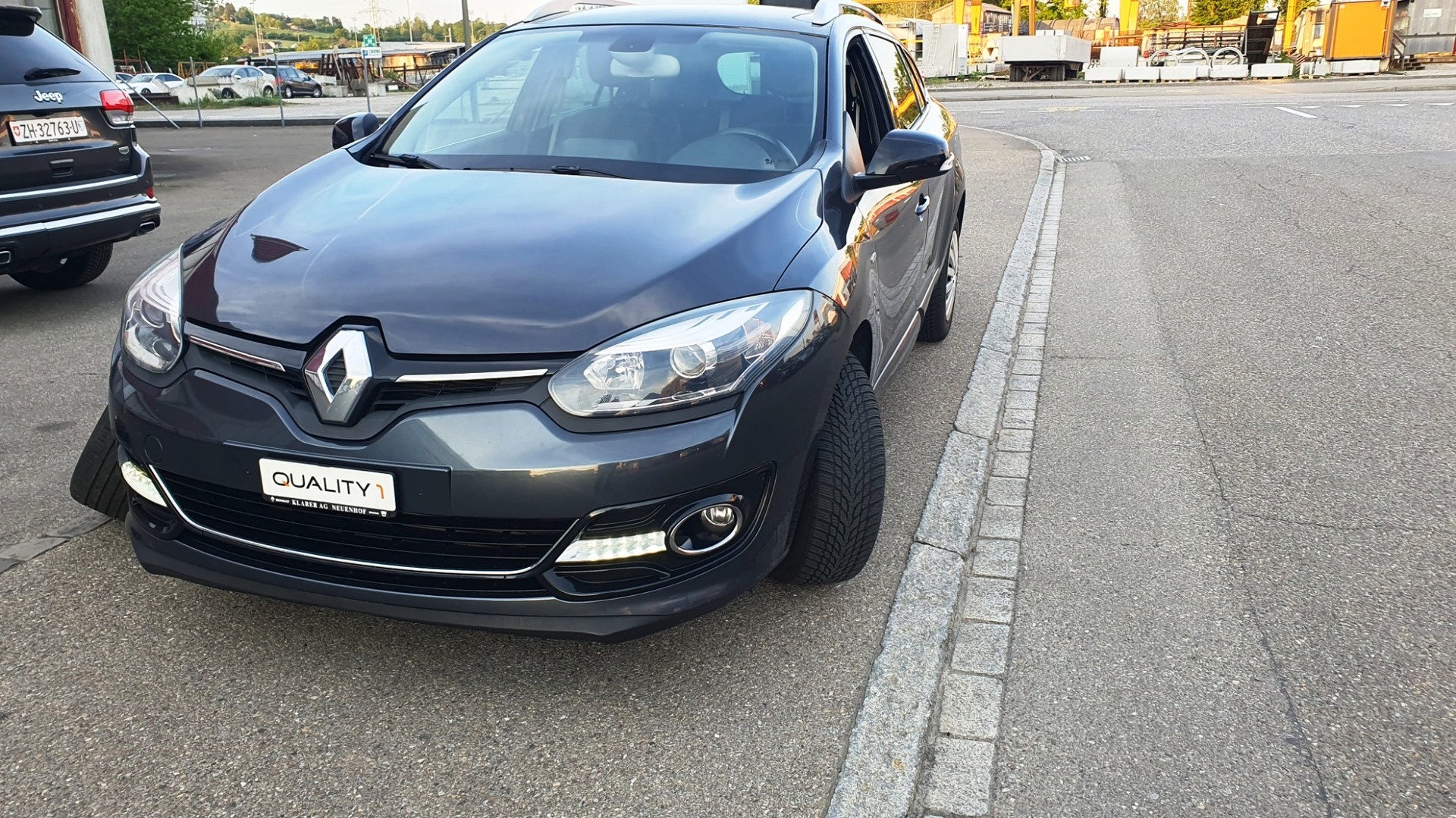 RENAULT Mégane Grandtour 1.2 16V Turbo Bose EDC-image-4