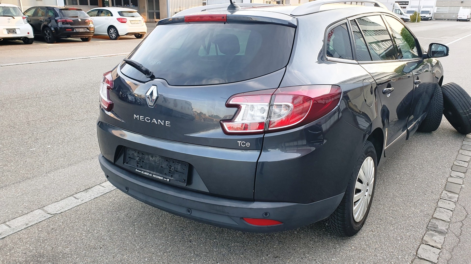 RENAULT Mégane Grandtour 1.2 16V Turbo Bose EDC-image-8