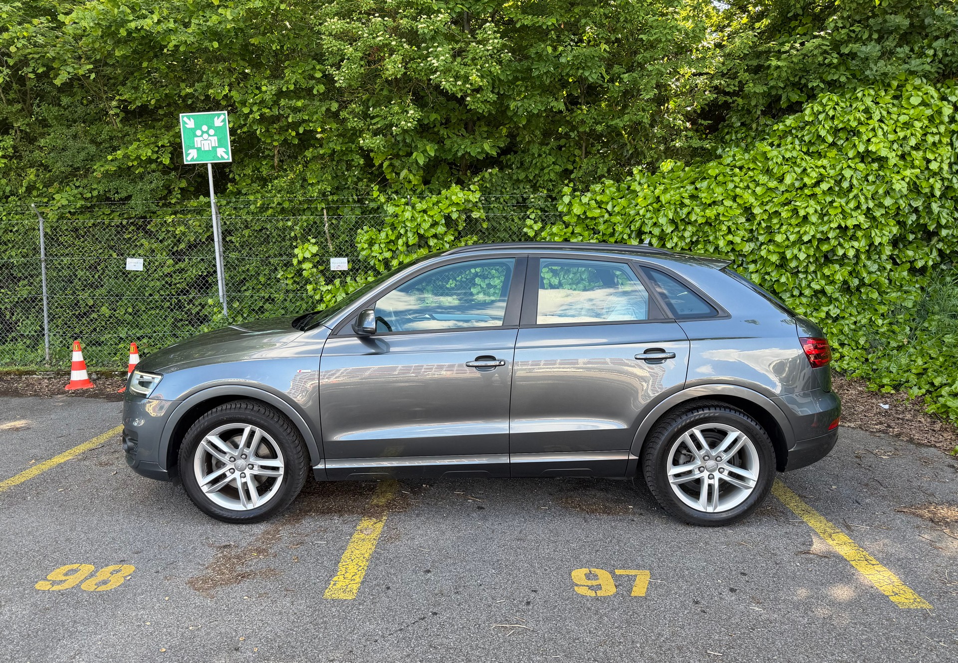 AUDI Q3 2.0 TFSI quattro-image-2