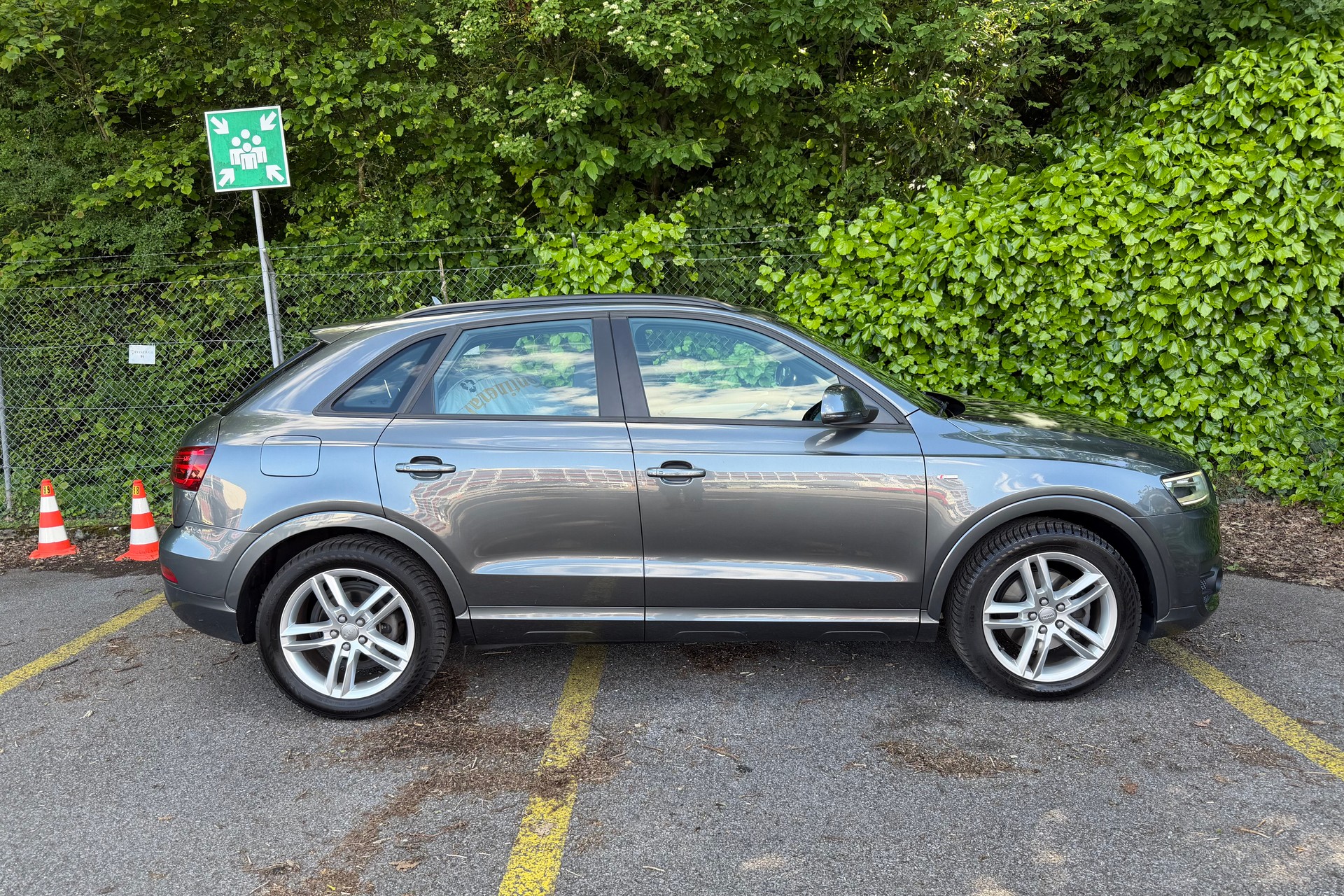 AUDI Q3 2.0 TFSI quattro-image-3