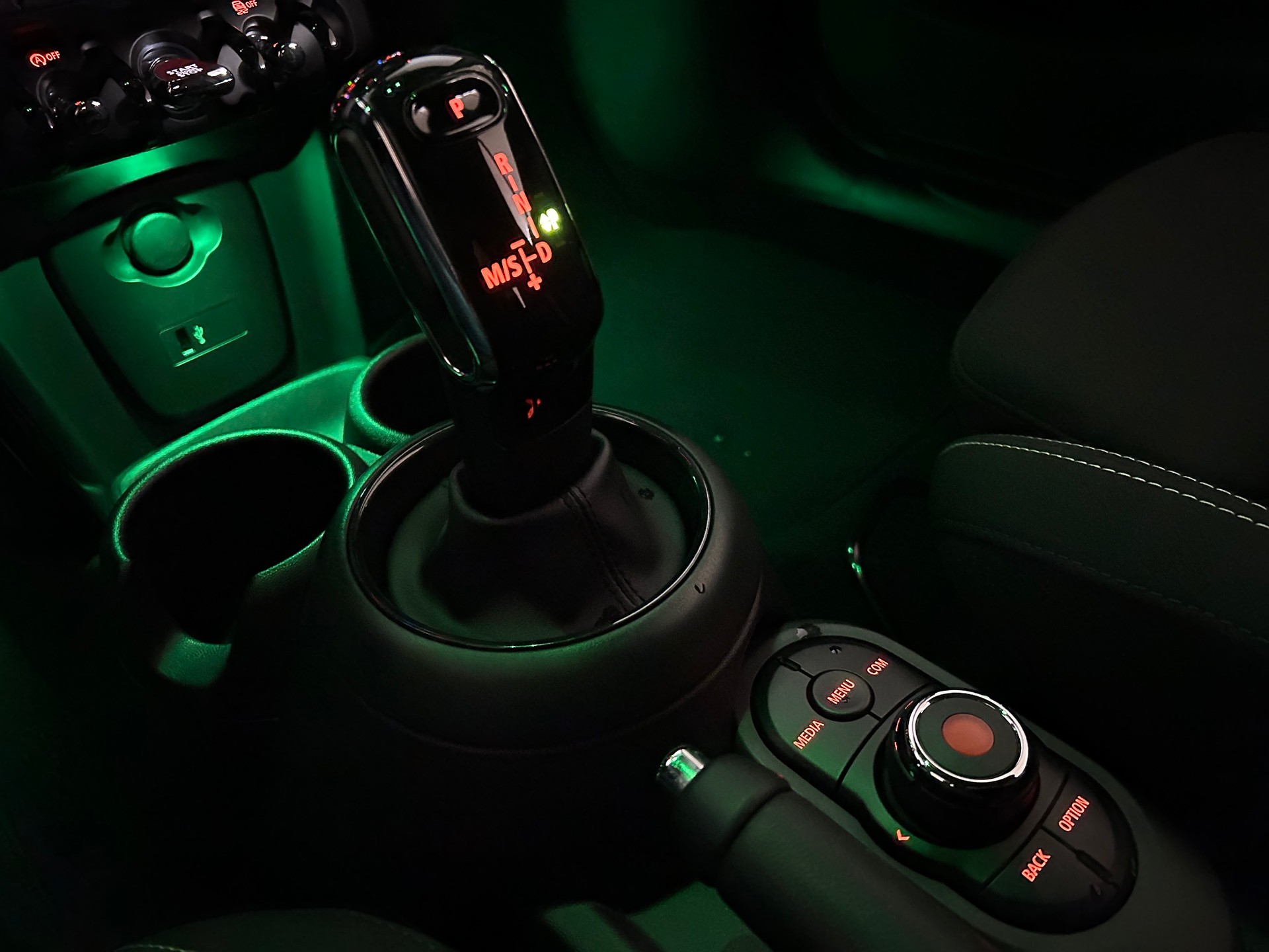 MINI Cooper S Cabriolet DKG-CH Fahrzeug-Face Lift Modell mit digitalem Tacho--image-10