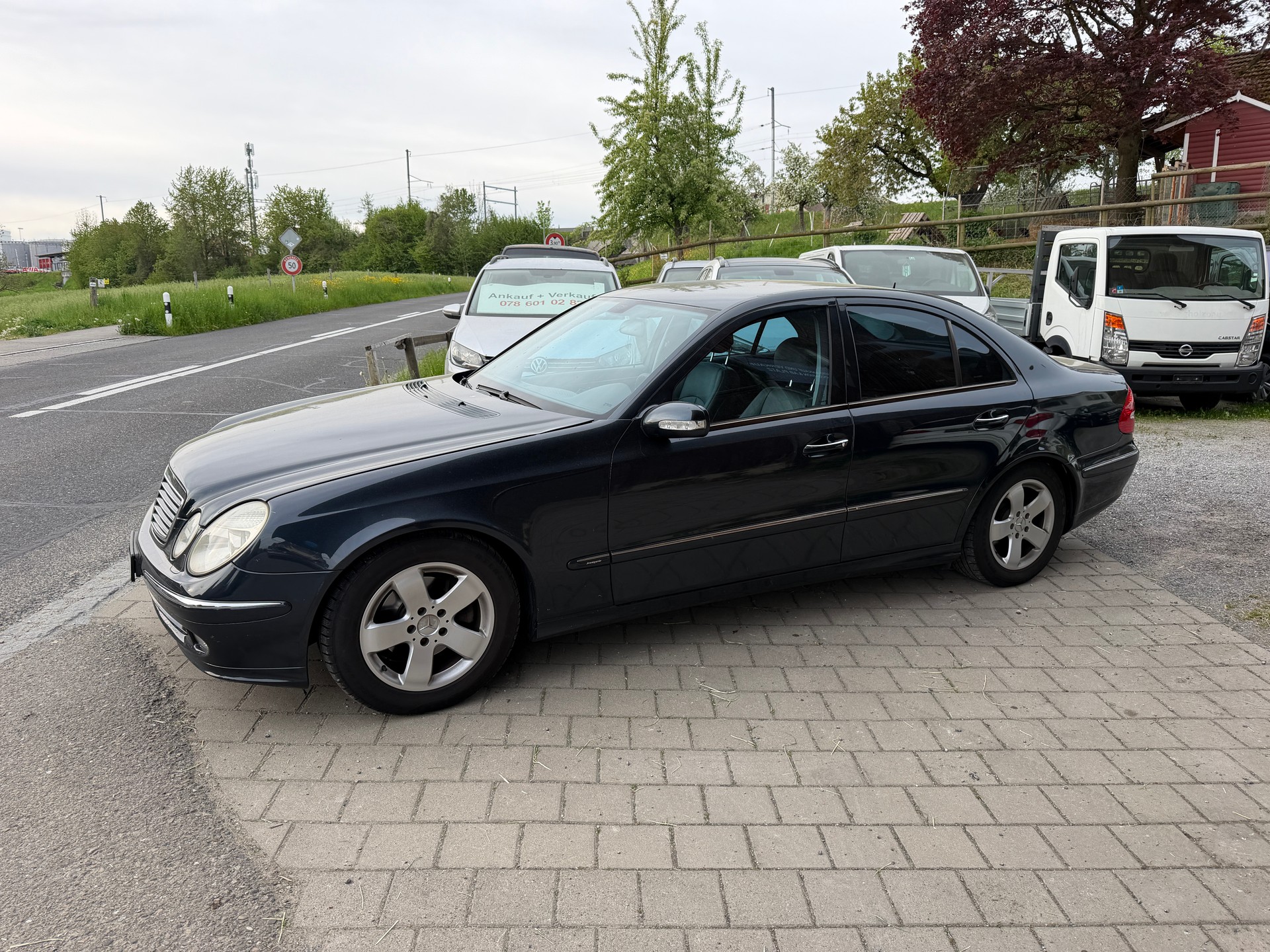 MERCEDES-BENZ E 240 Avantgarde-image-2