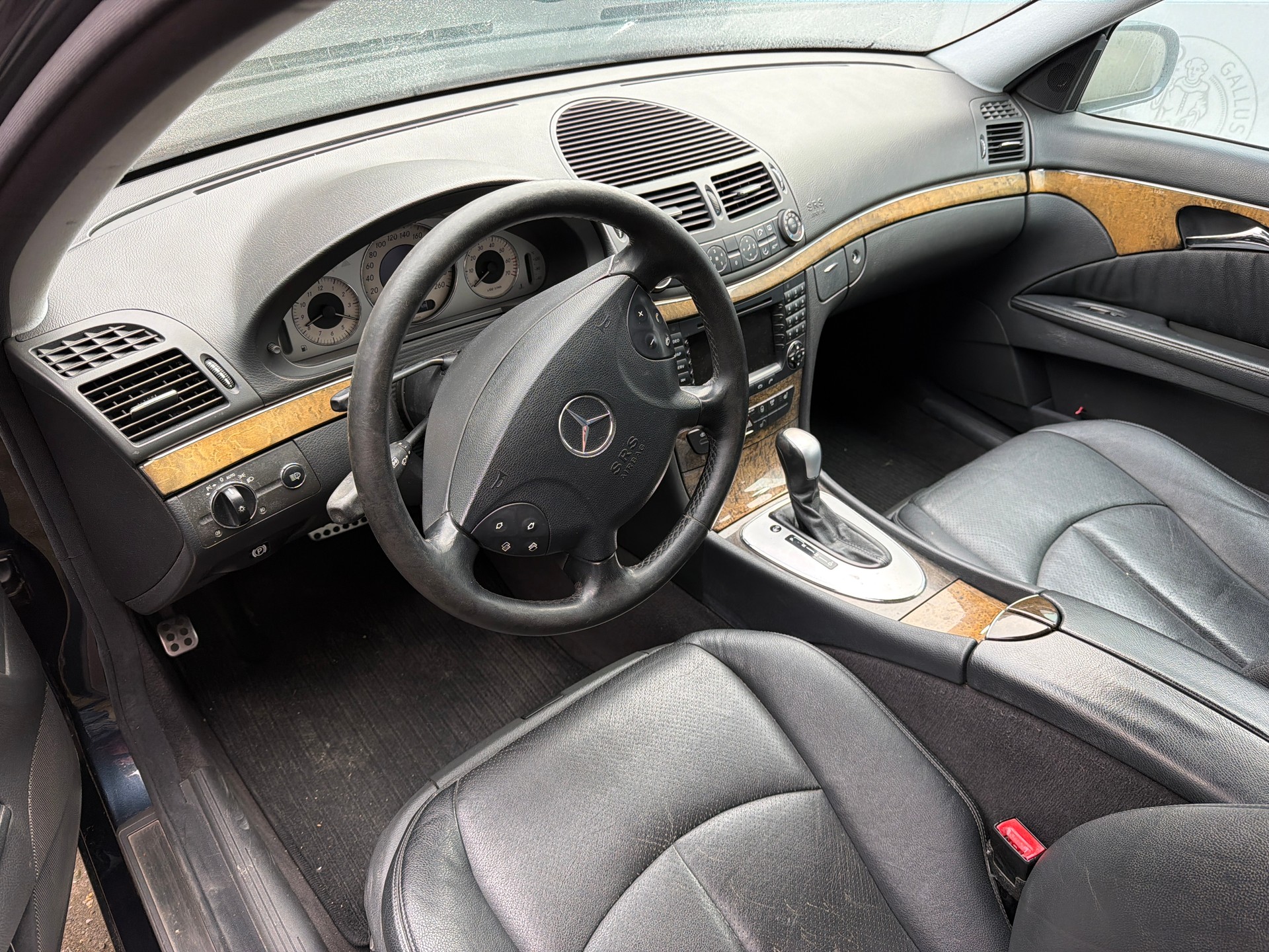 MERCEDES-BENZ E 240 Avantgarde-image-10