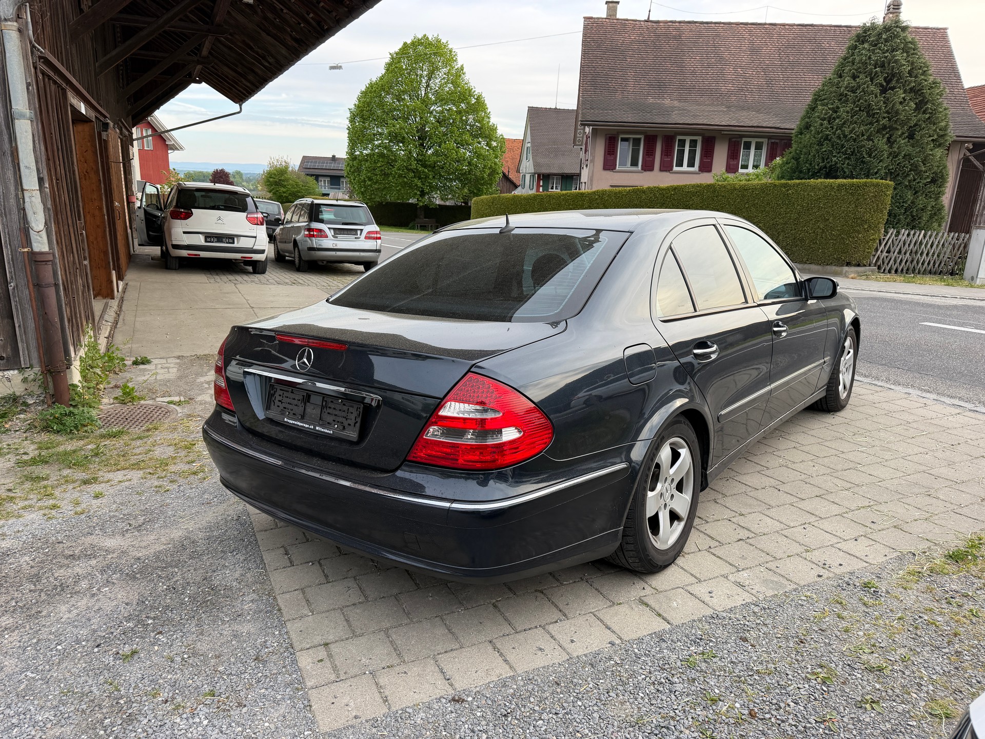 MERCEDES-BENZ E 240 Avantgarde-image-5