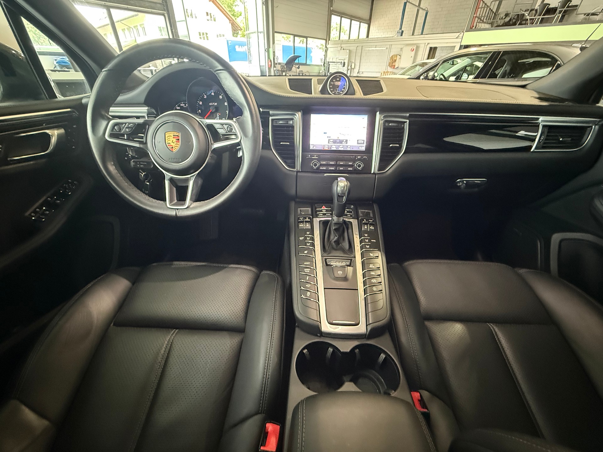PORSCHE Macan GTS PDK-image-10