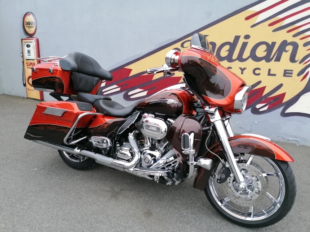 HARLEY-DAVIDSON FLHXSE Street Glide ABS CVO-showroom-element-1