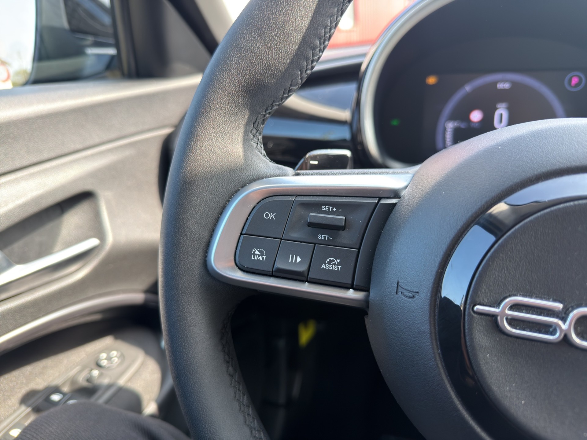 FIAT 600 1.2 Hybrid 145 Cult-image-41