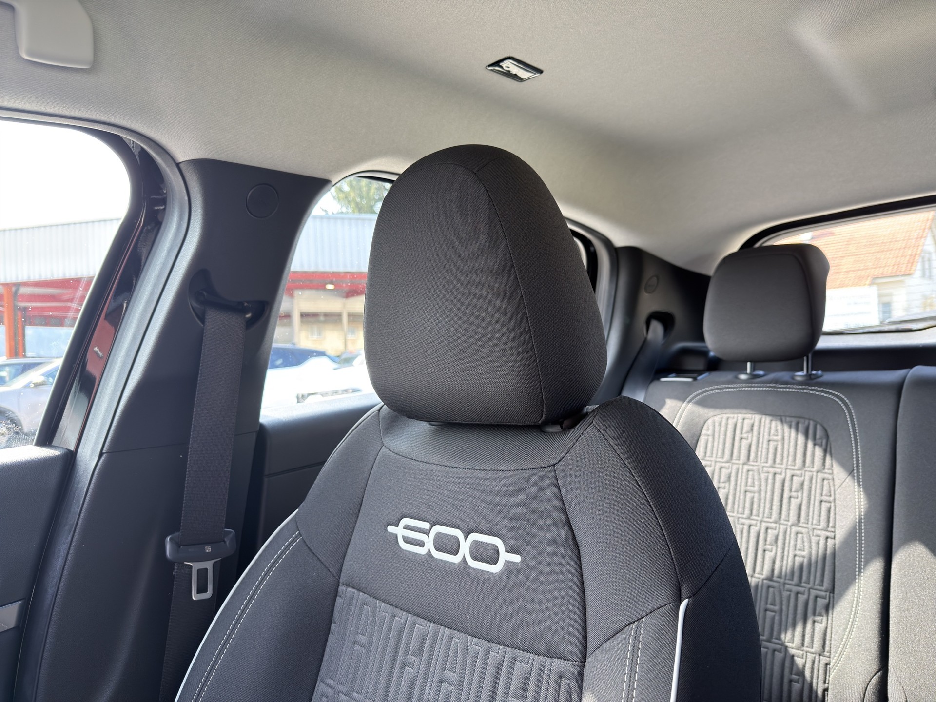 FIAT 600 1.2 Hybrid 145 Cult-image-40
