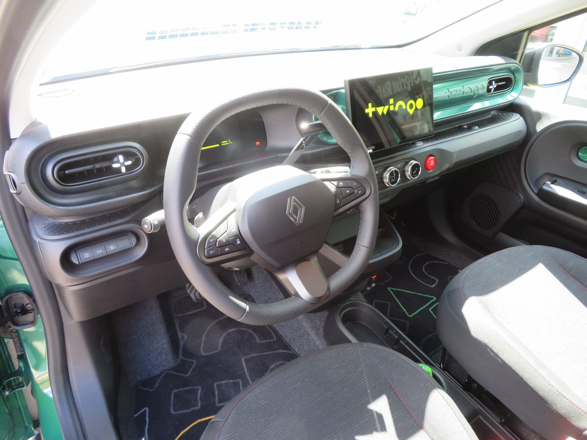 RENAULT Twingo E-Tech Urban Range techno-image-9
