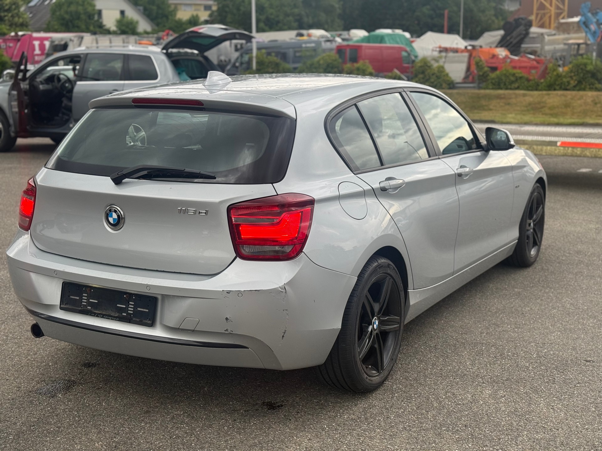 BMW 118d Sport Line-image-1