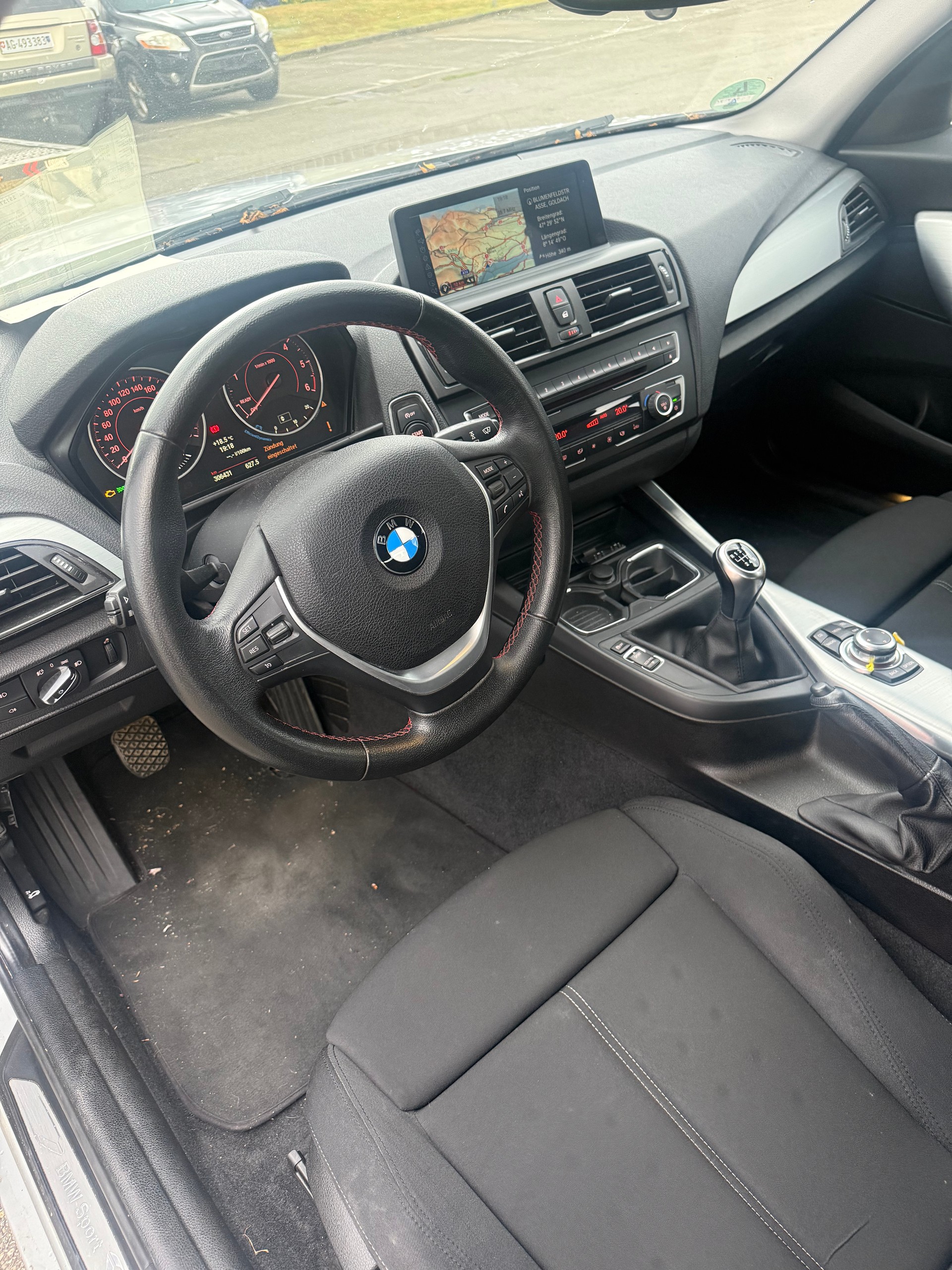 BMW 118d Sport Line-image-5