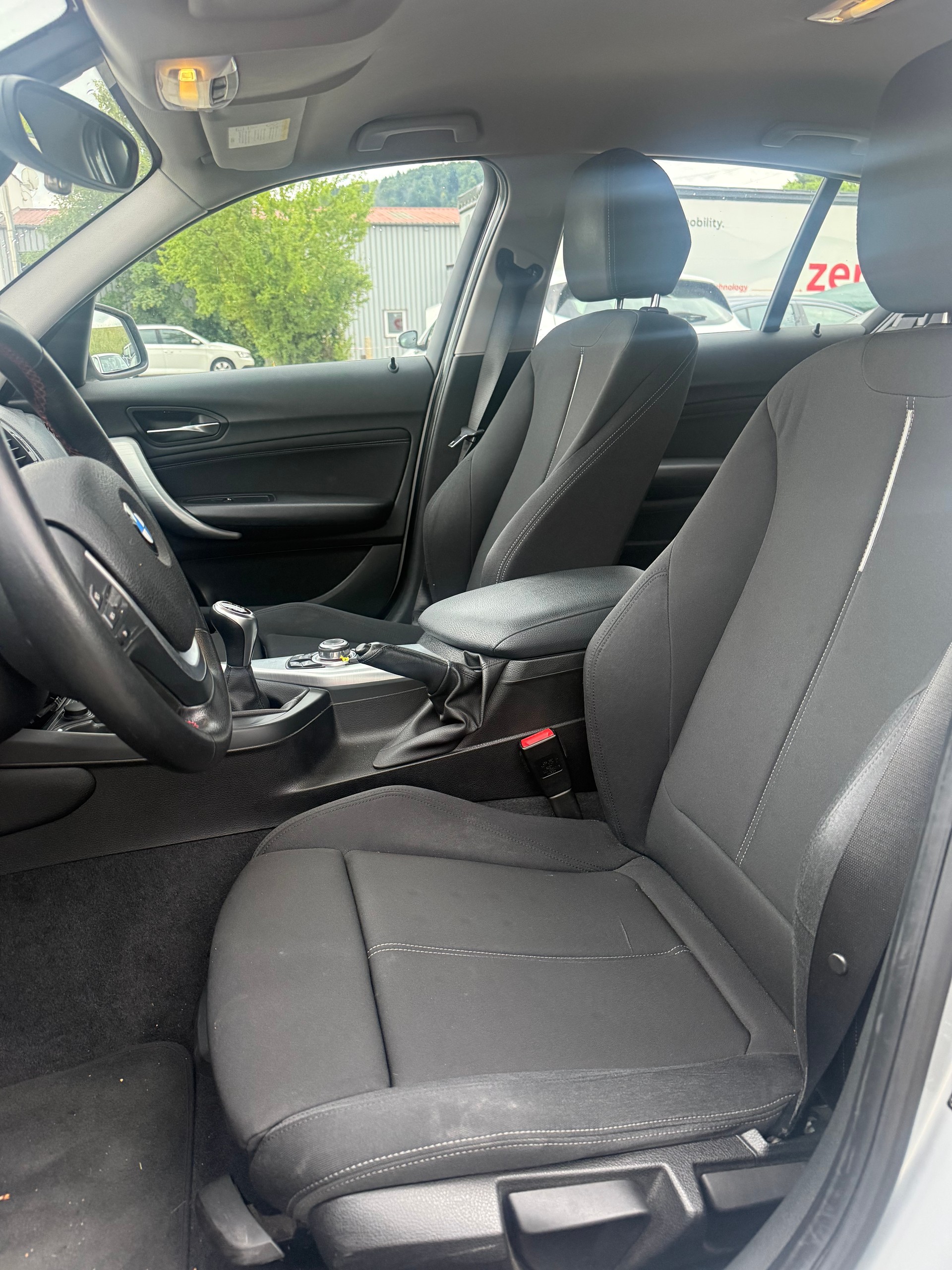 BMW 118d Sport Line-image-4