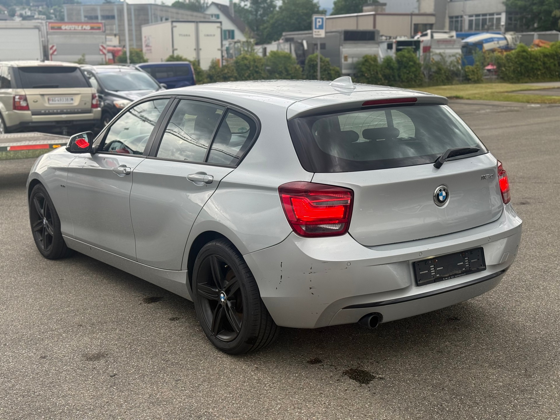 BMW 118d Sport Line-image-3