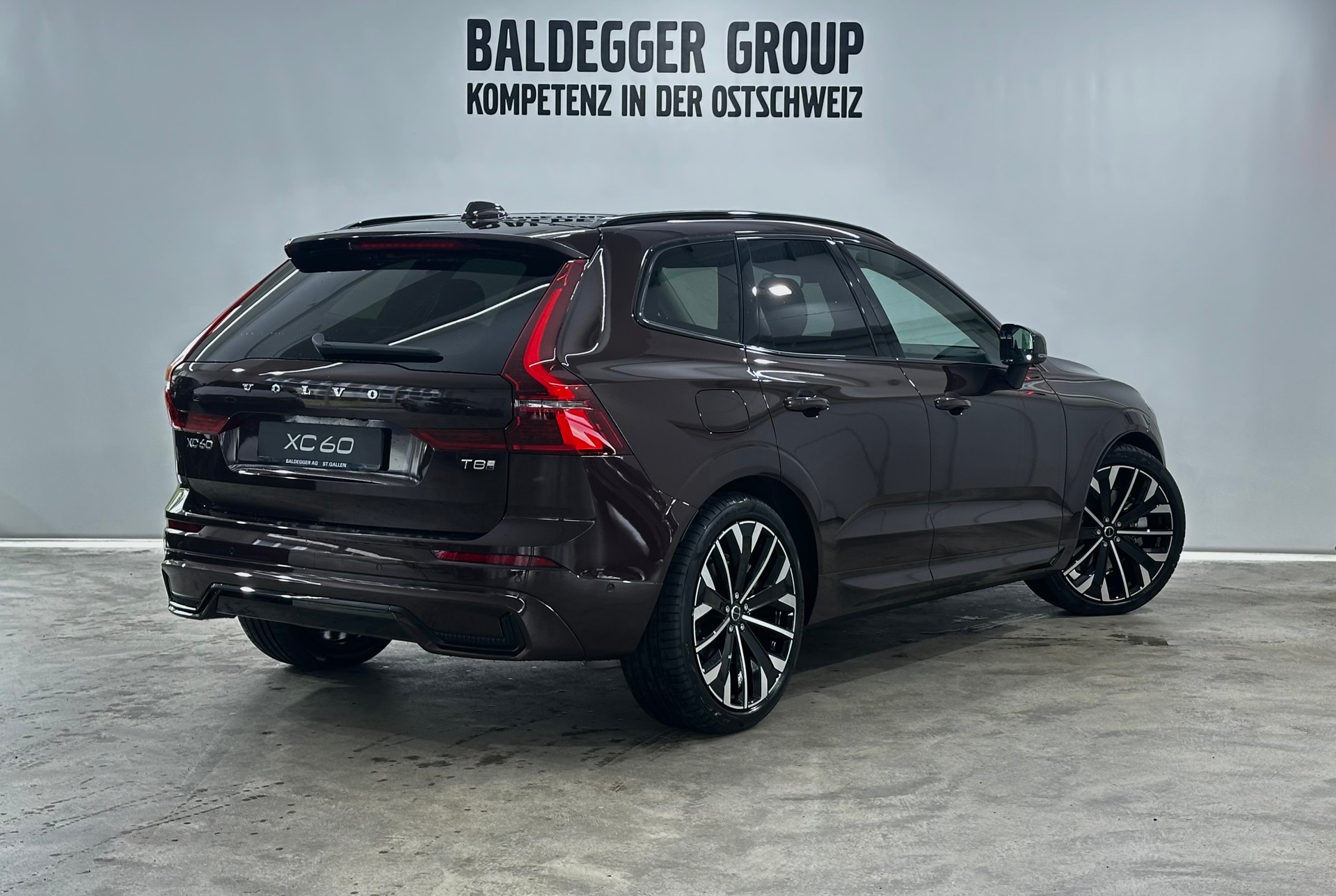 VOLVO XC60 2.0 T8 TE Ultra Dark eAWD-showroom-element-2