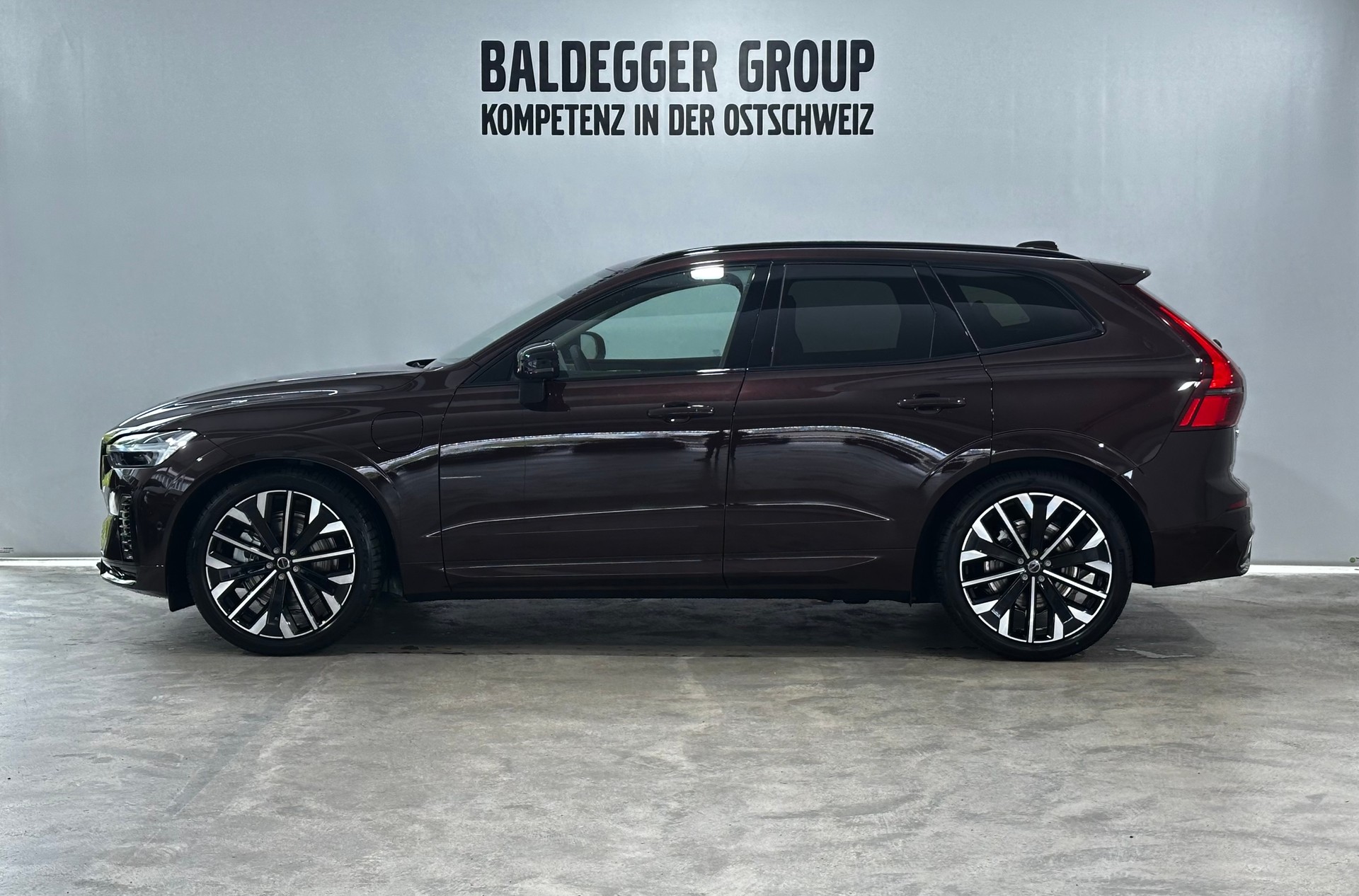 VOLVO XC60 2.0 T8 TE Ultra Dark eAWD-showroom-element-1
