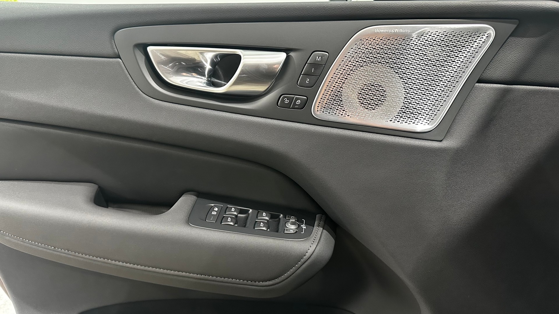 VOLVO XC60 2.0 T8 TE Ultra Dark eAWD-image-10
