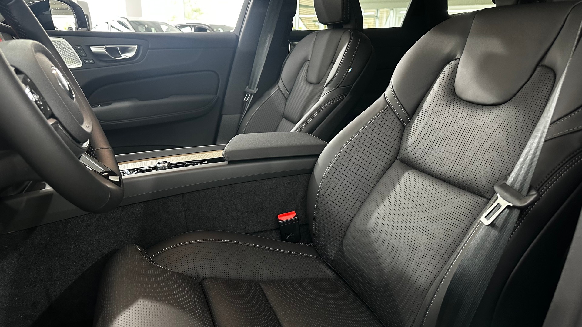 VOLVO XC60 2.0 T8 TE Ultra Dark eAWD-image-11