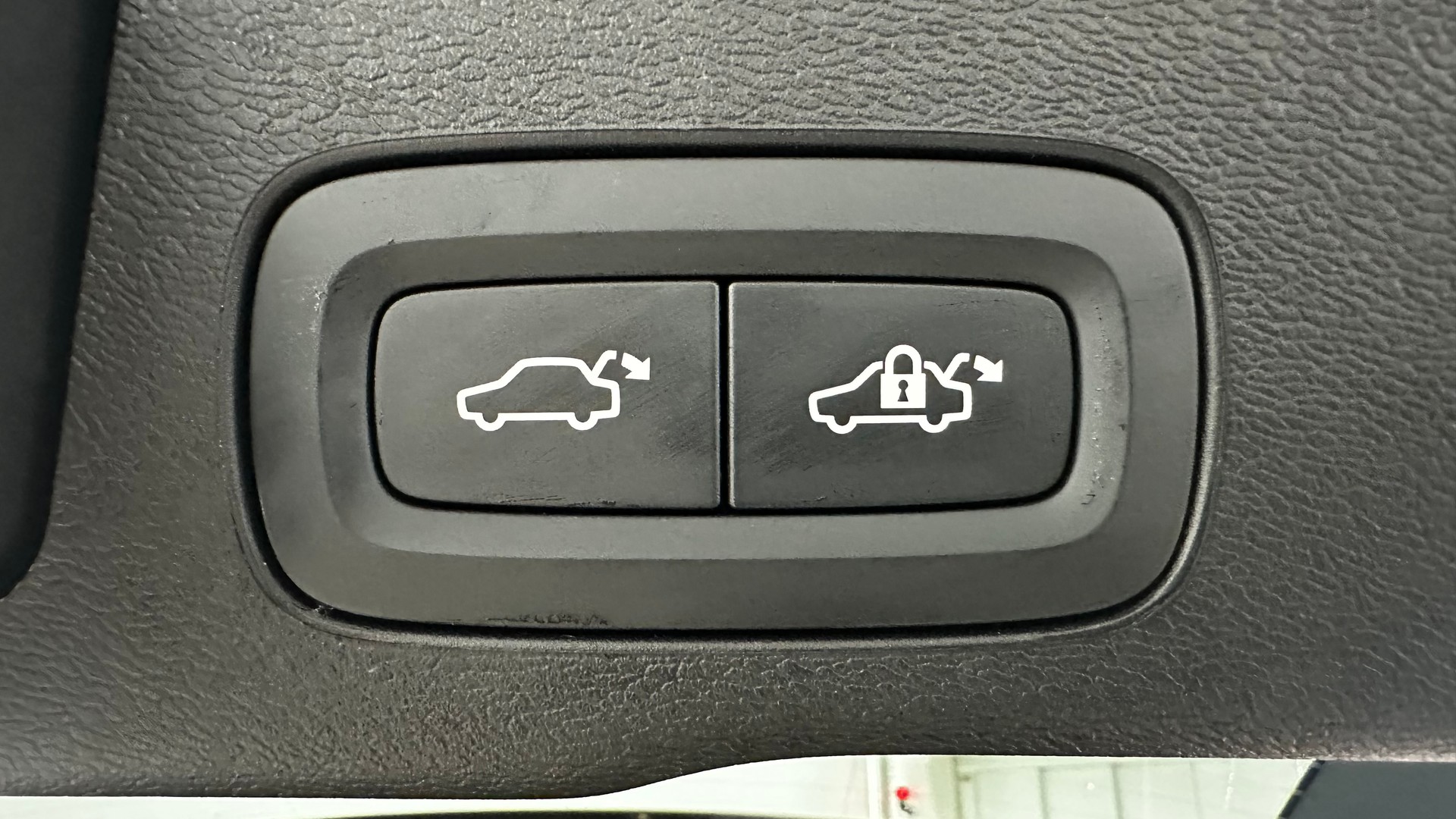 VOLVO XC60 2.0 T8 TE Ultra Dark eAWD-image-14