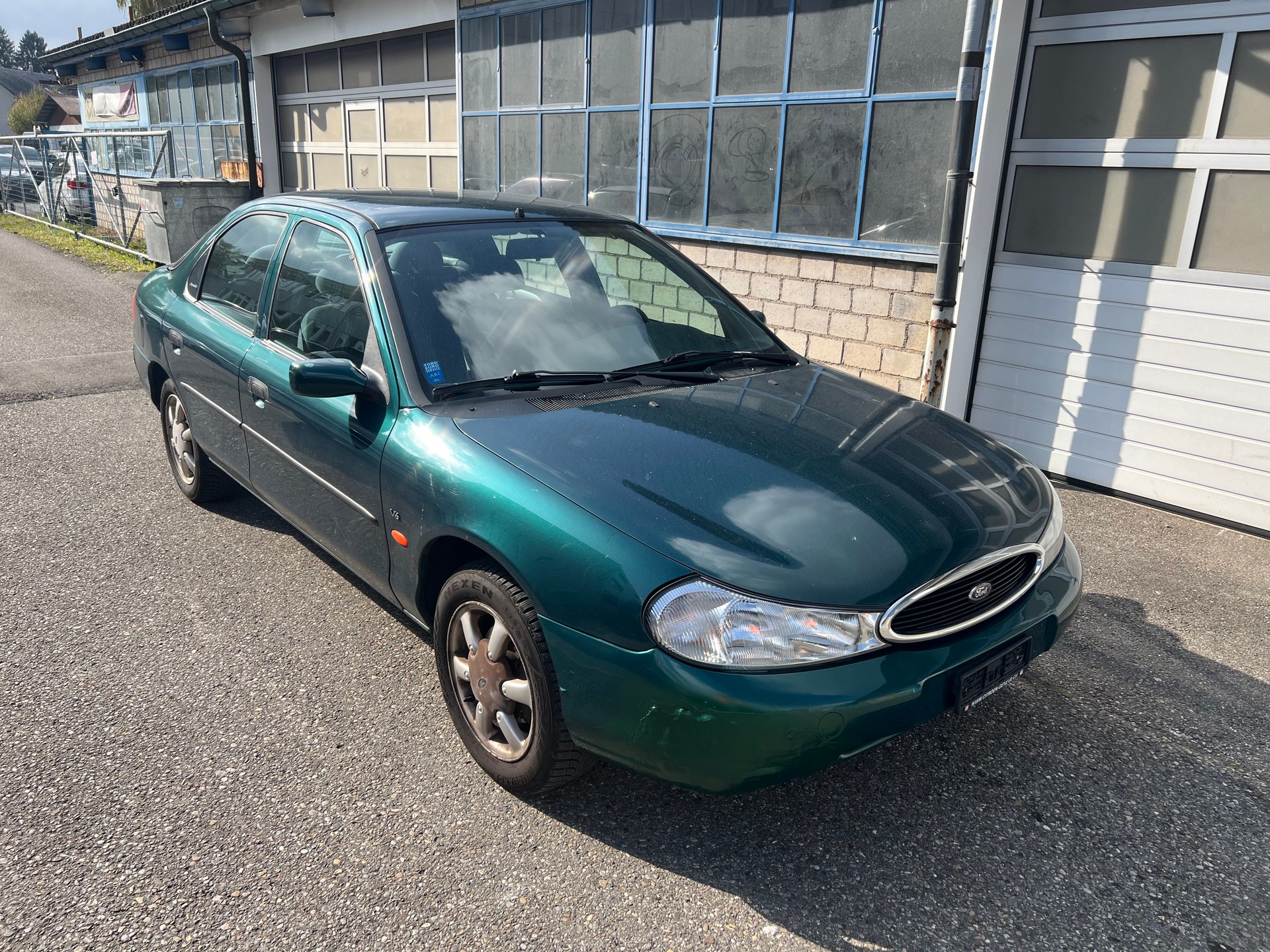 FORD Mondeo 2.0i Ghia-image-0